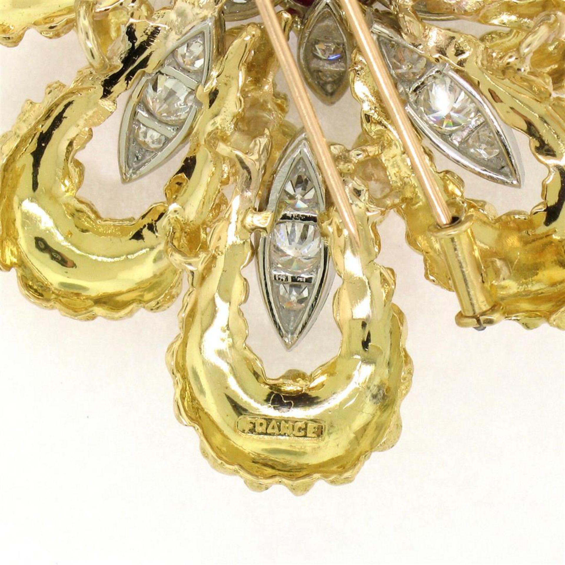 Vintage French 18K TT Gold 4.27ctw Diamonds & Ruby Textured Flower Burst Brooch - Image 6 of 6