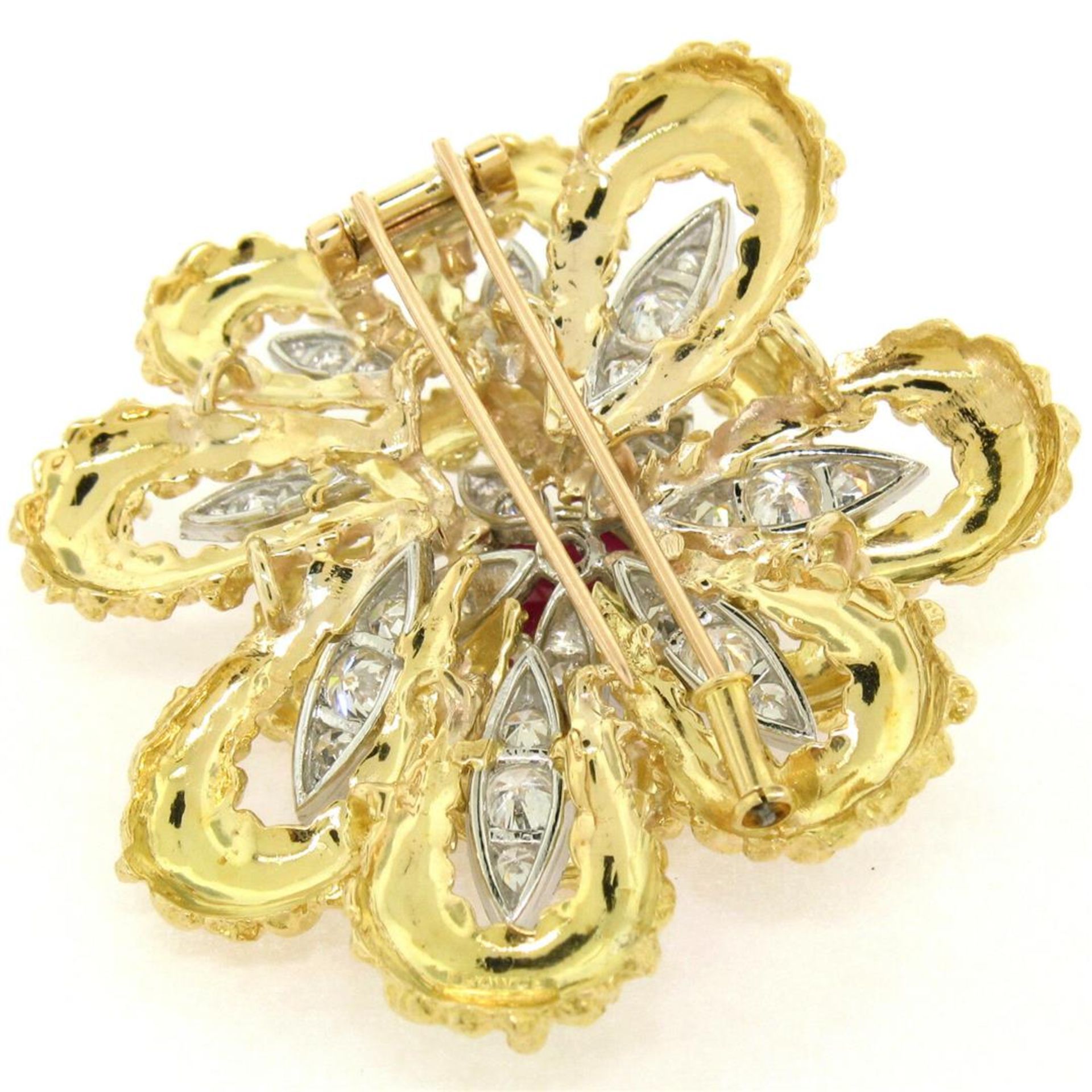 Vintage French 18K TT Gold 4.27ctw Diamonds & Ruby Textured Flower Burst Brooch - Image 4 of 6