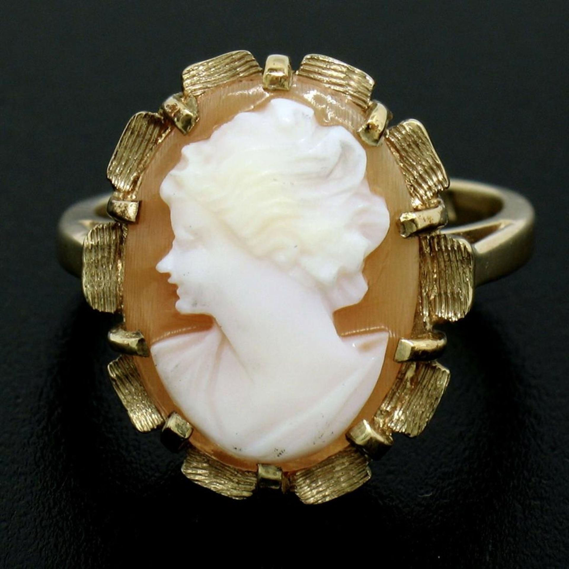 Vintage 14k Yellow Gold Oval Carved Shell Cameo Ring w/ Brushed Finish Frame - Image 2 of 8