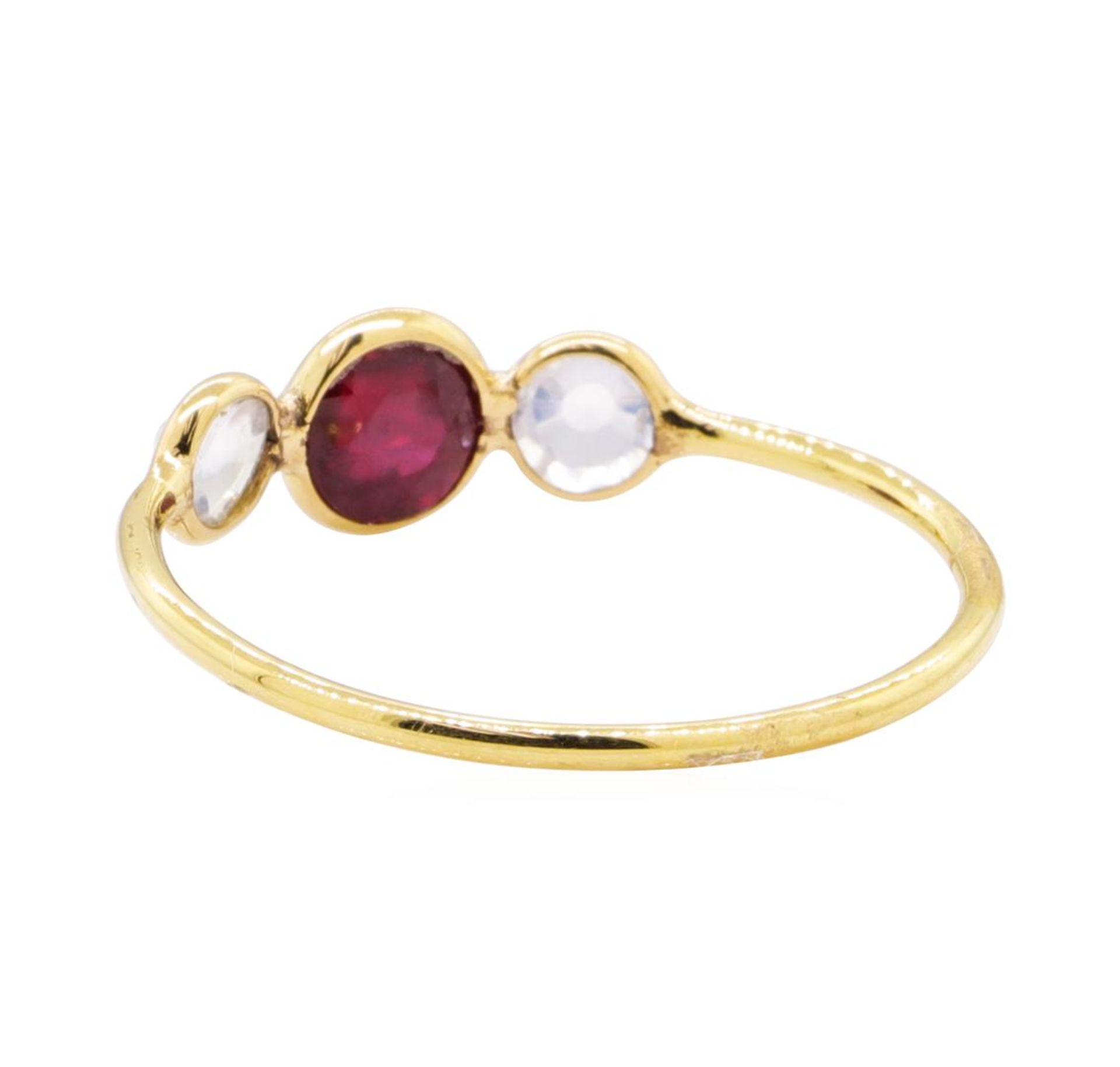 1.20ctw Ruby and Moonstone Ring - 18KT Yellow Gold - Image 3 of 4