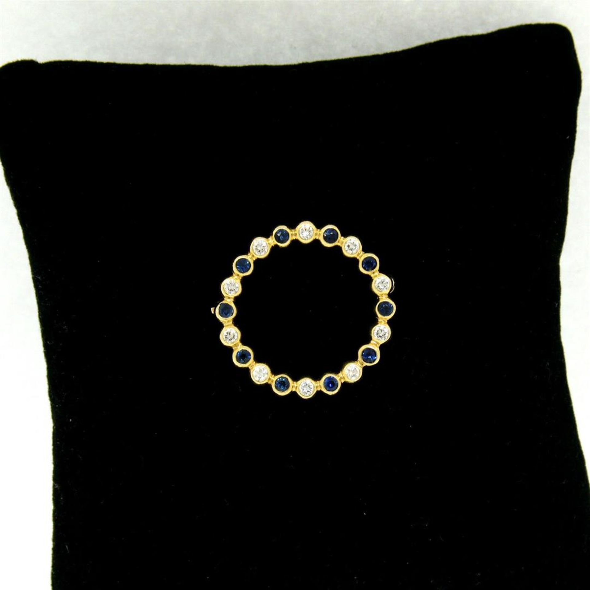 18k Yellow Gold .70ctw Bezel Round Sapphire & Diamond Circle of Life Pin Brooch - Image 7 of 9