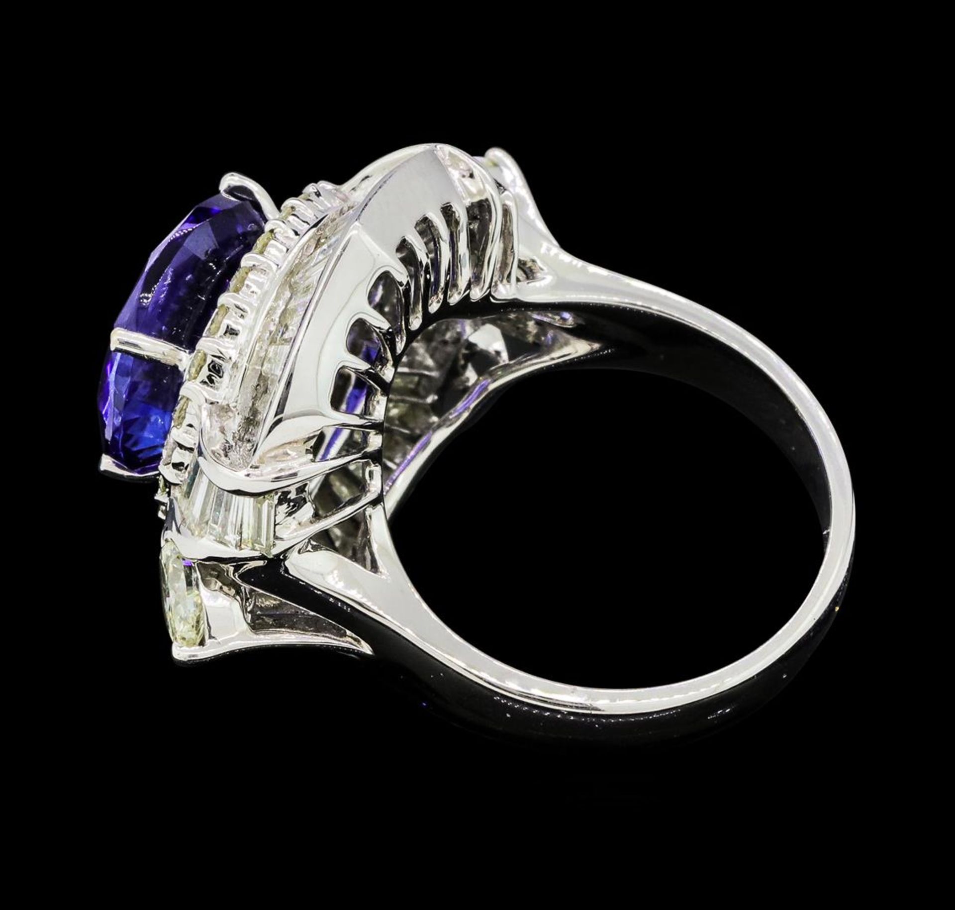9.95 ctw Round Brilliant Tanzanite And Marquise Shaped Cut Diamond Ring - 18KT W - Image 3 of 6