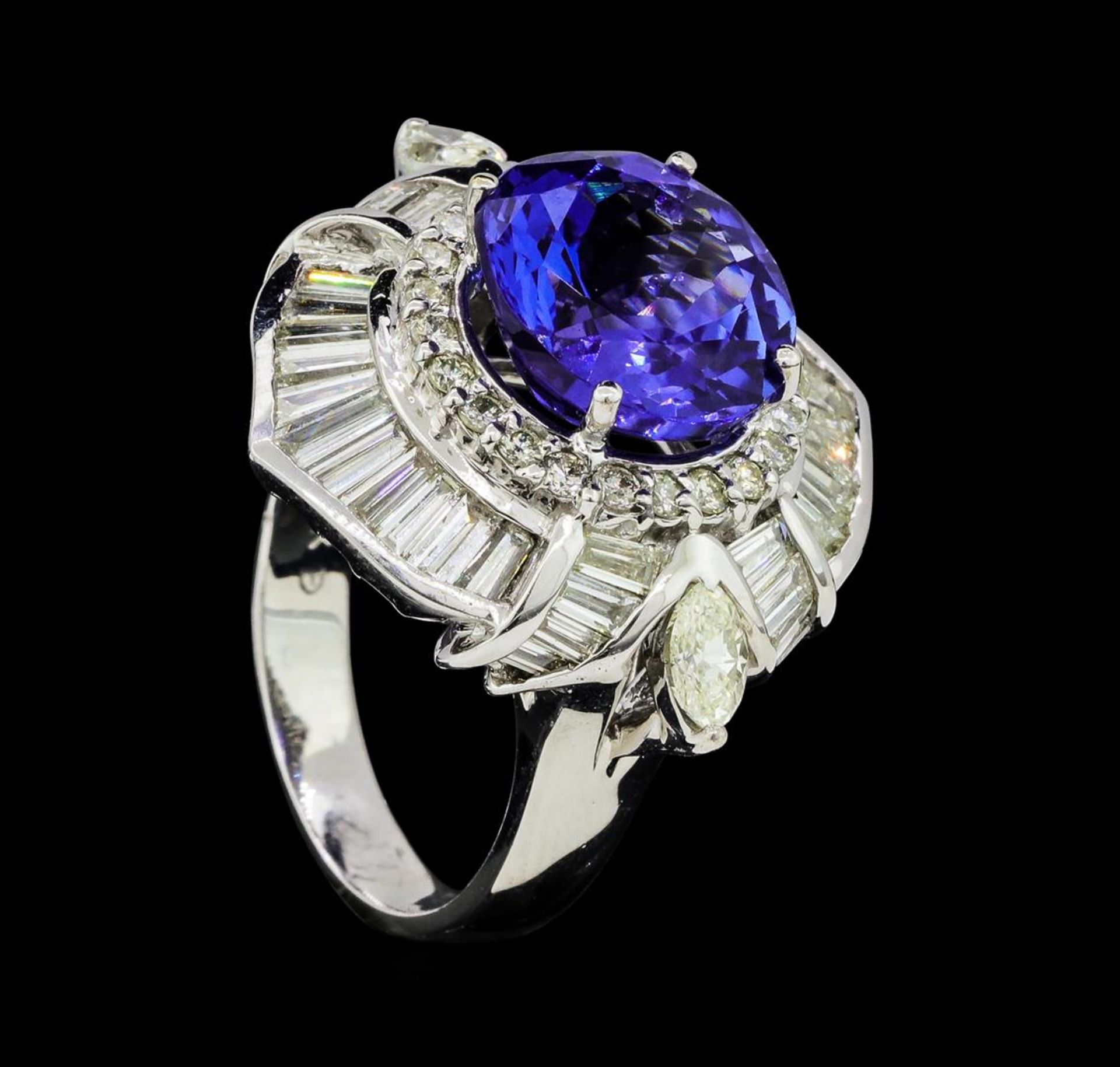 9.95 ctw Round Brilliant Tanzanite And Marquise Shaped Cut Diamond Ring - 18KT W - Image 4 of 6