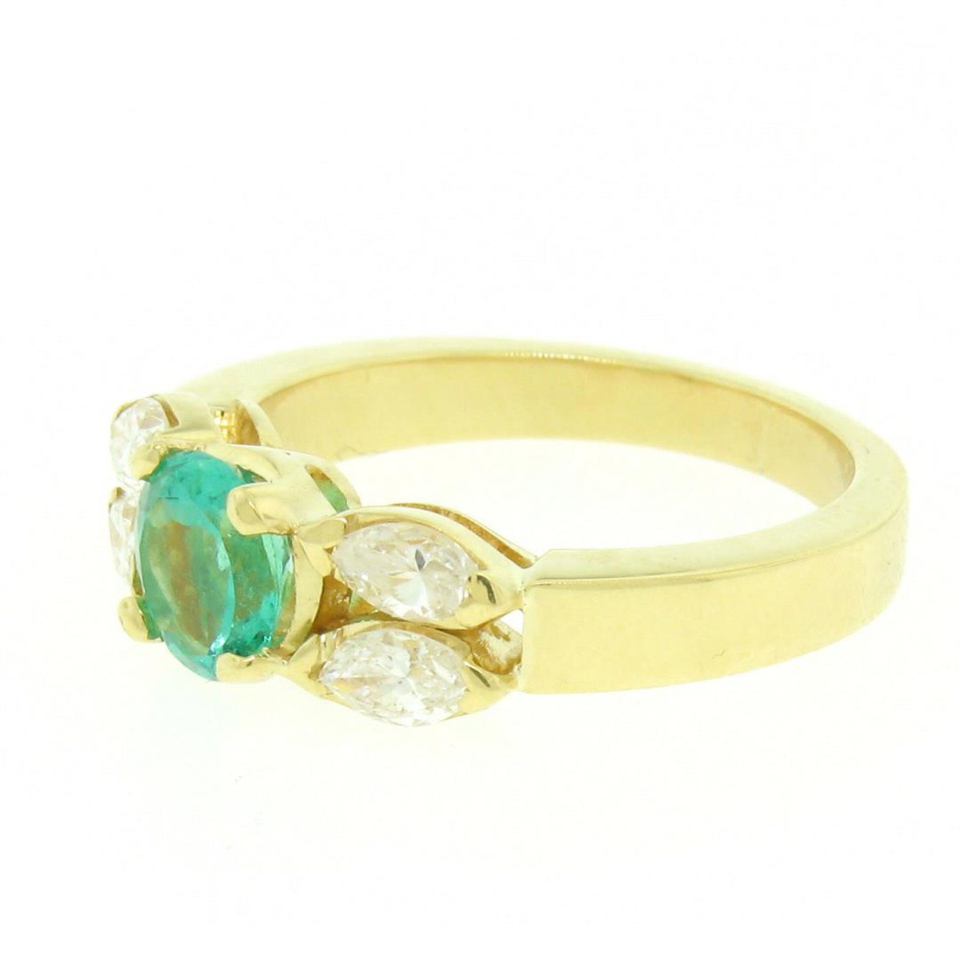 18kt Yellow Gold 1.73ctw Round Emerald and Marquise Diamond Ring - Image 4 of 9