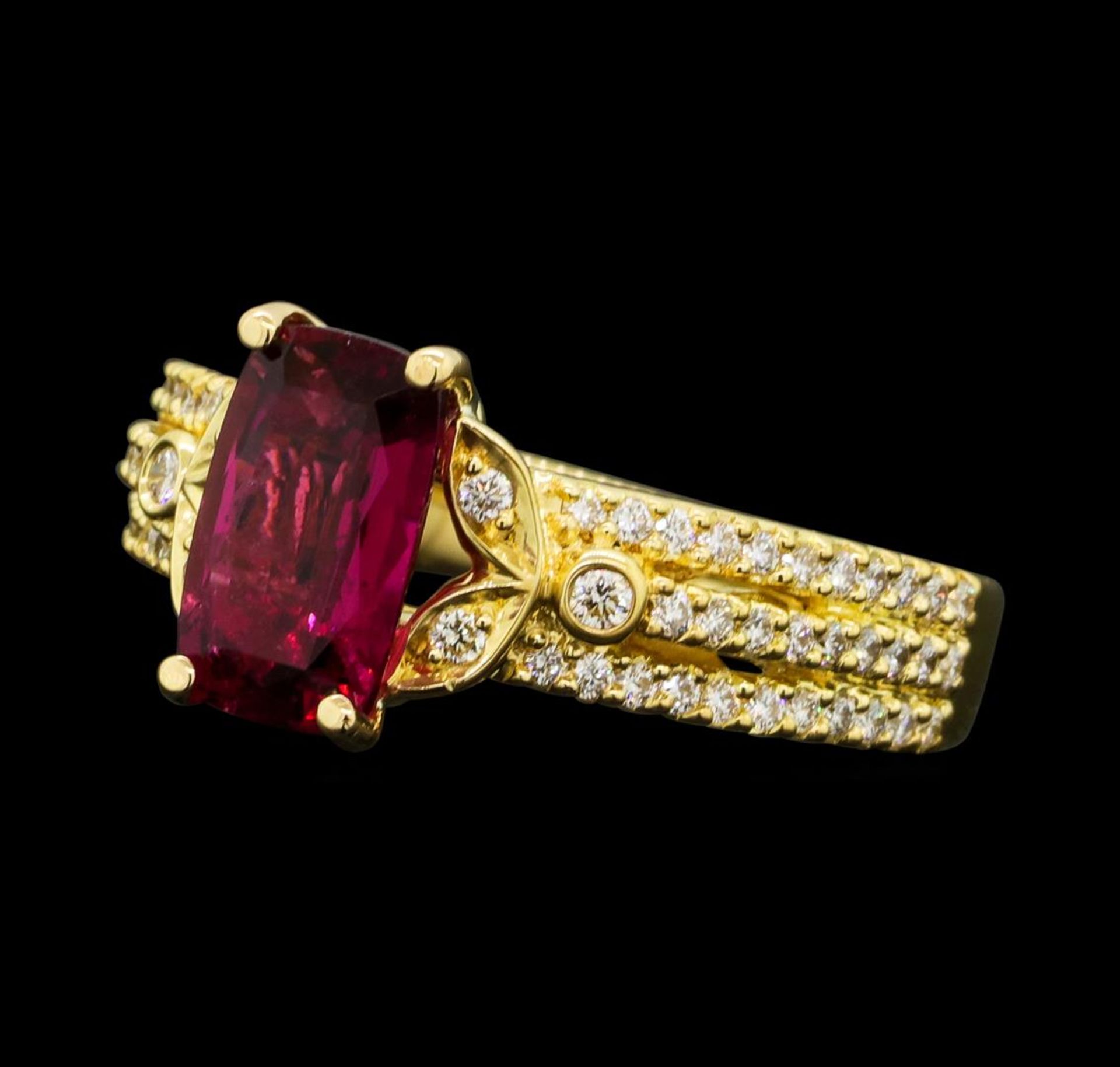 1.50 ct Pink Tourmaline And Diamond Ring - 18KT Yellow Gold