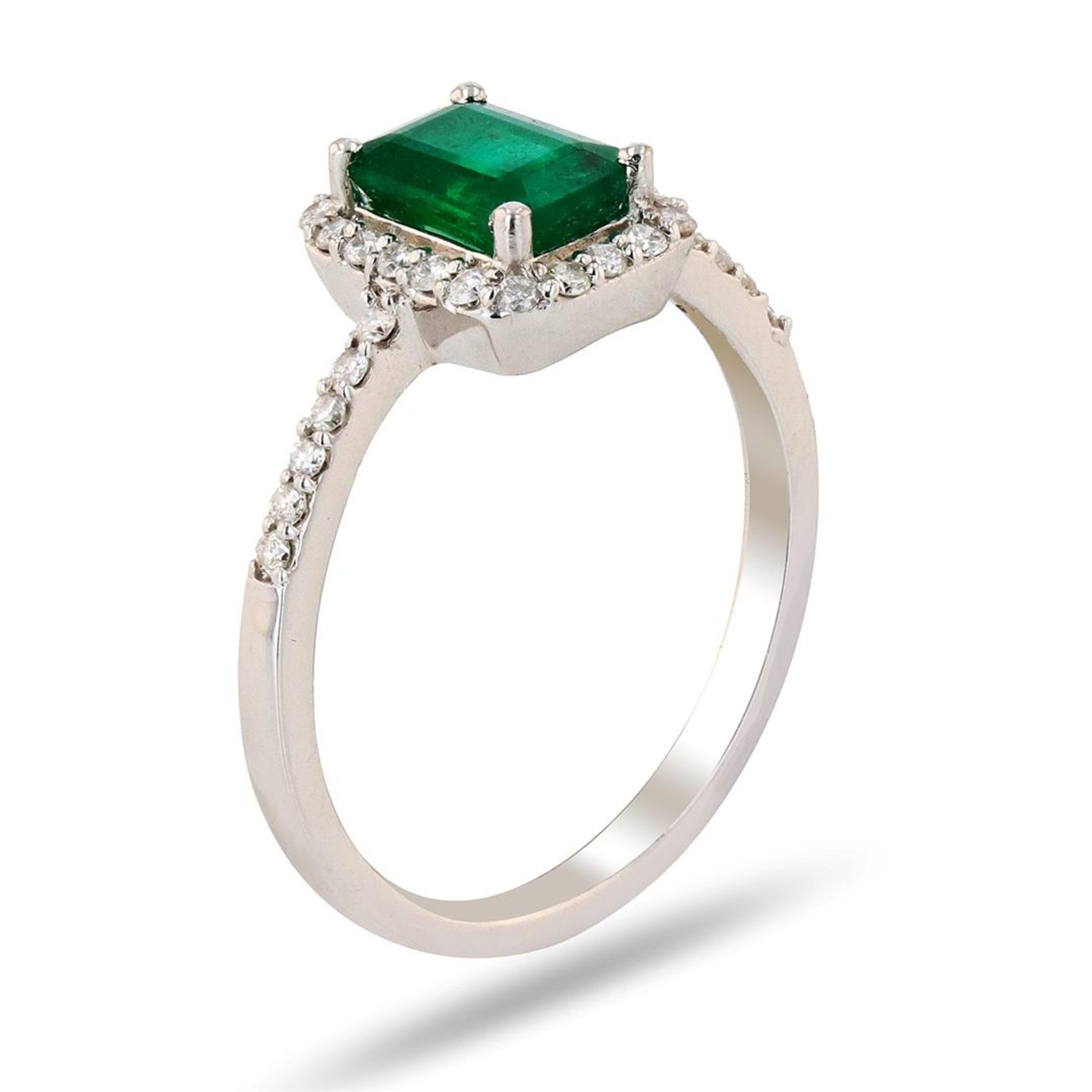 1.07ct Emerald and 0.26ctw Diamond Platinum Ring - Image 2 of 4