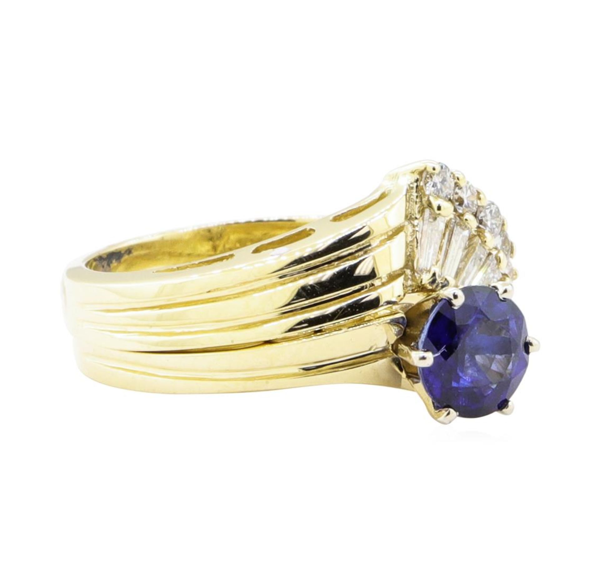 1.54ctw Sapphire and Diamond Ring - 14KT Yellow Gold