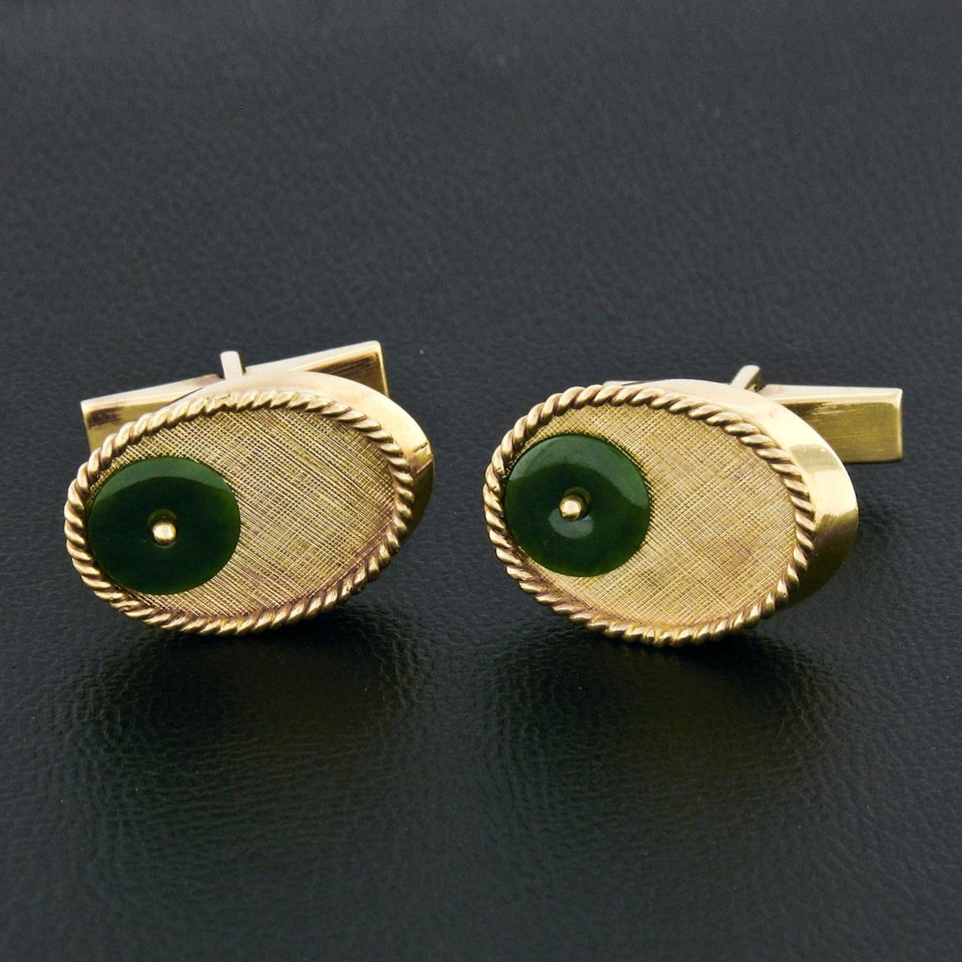 Vintage Men's 14K Yellow Gold Jade Disc Oval Florentine Twisted Wire Cufflinks - Image 2 of 6