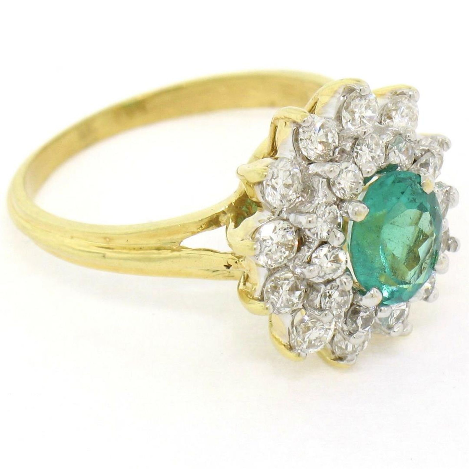 18k Yellow Gold 1.83ctw Oval Colombian Emerald Solitaire Dual Diamond Halo Ring - Image 6 of 9