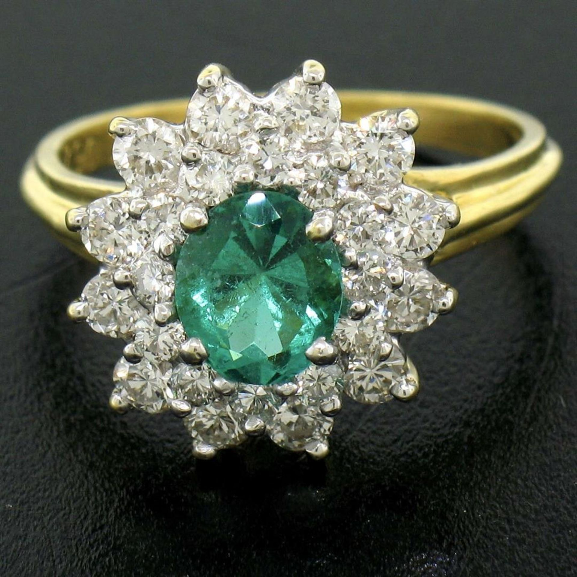 18k Yellow Gold 1.83ctw Oval Colombian Emerald Solitaire Dual Diamond Halo Ring - Image 2 of 9