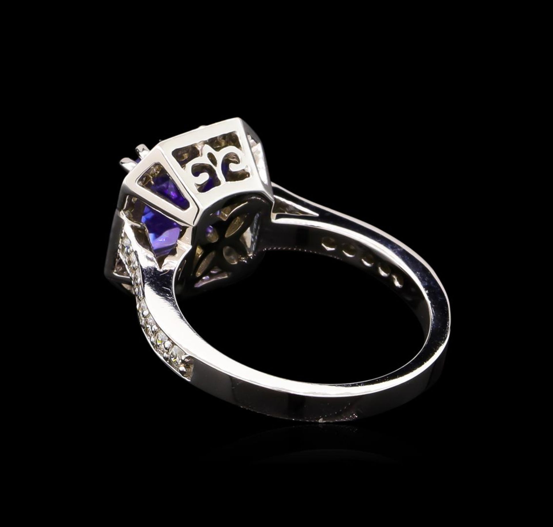 2.95ct Tanzanite and Diamond Ring - 14KT White Gold - Image 3 of 5