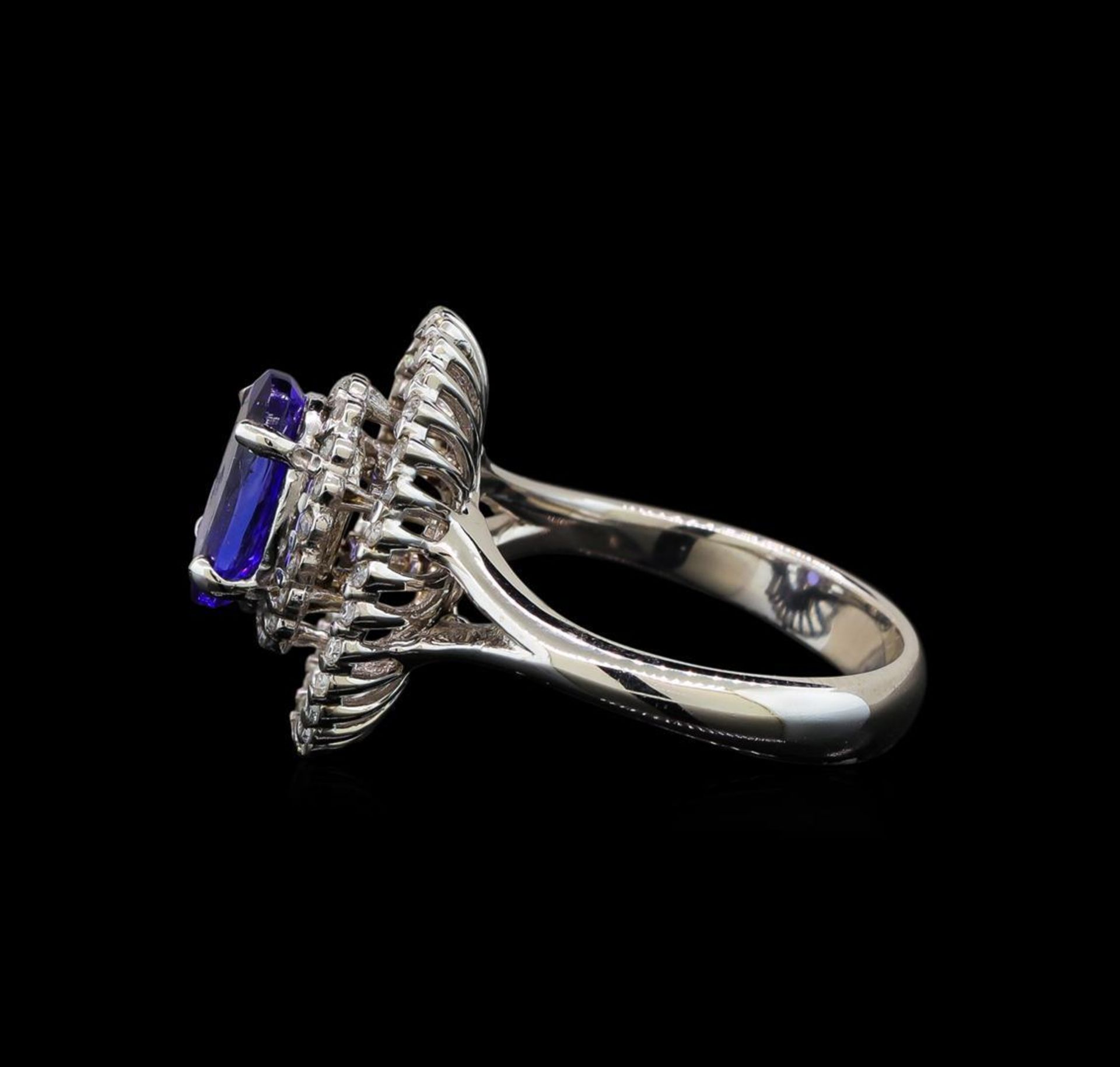 14KT White Gold 1.80ct Tanzanite and Diamond Ring - Image 3 of 5