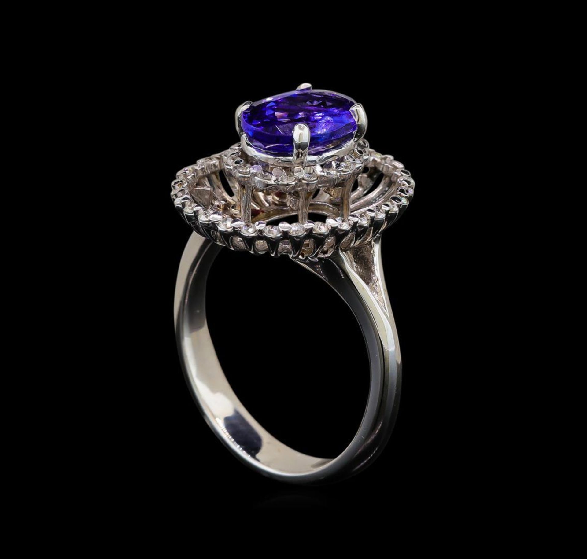 14KT White Gold 1.80ct Tanzanite and Diamond Ring - Image 4 of 5