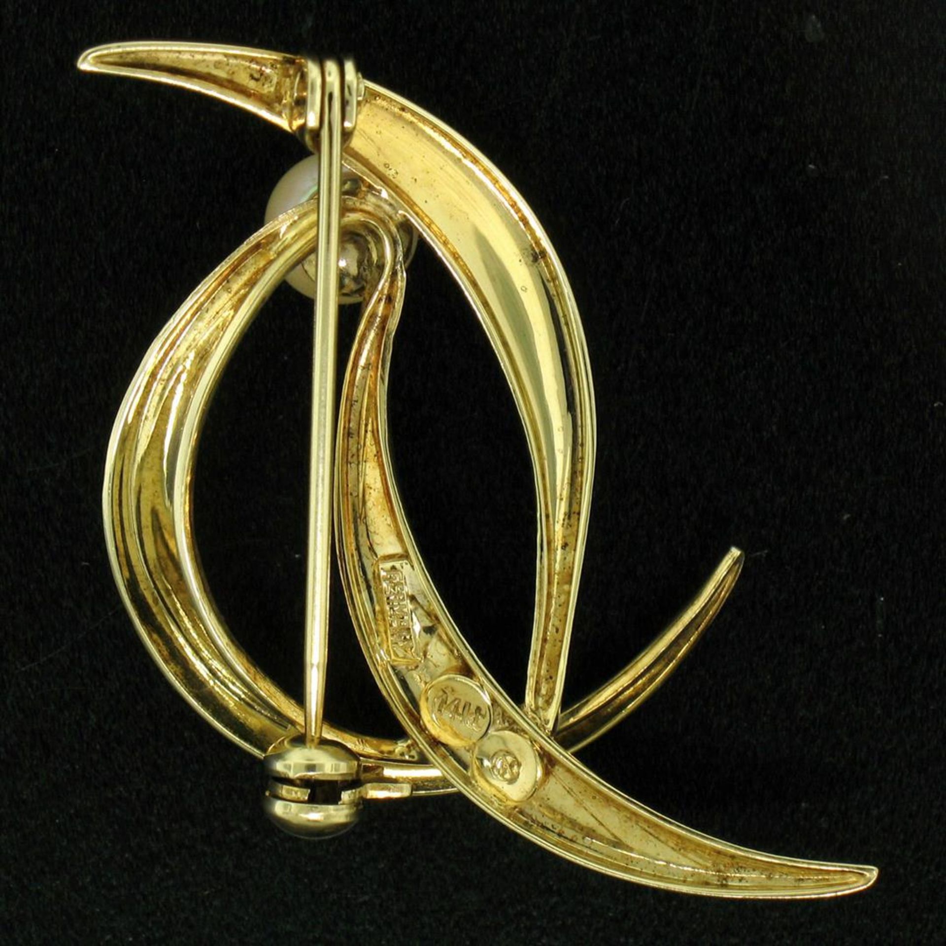 14k Solid Yellow Gold German 5.9mm Round Cultured Pearl Textured Bird Brooch Pin - Image 4 of 6