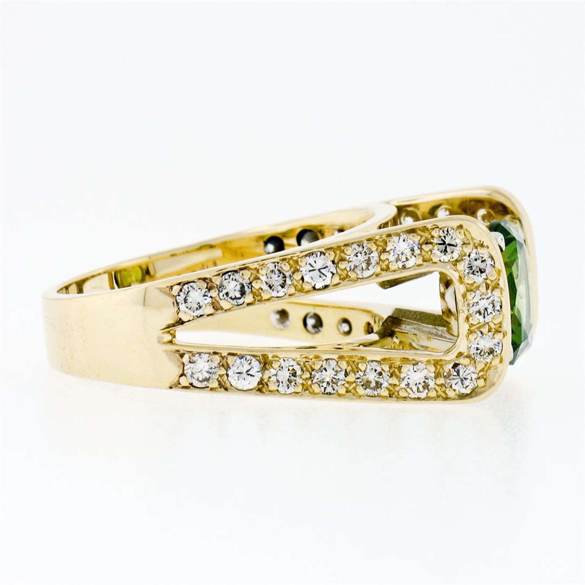 14k Yellow Gold 3.0ctw Round Peridot Solitaire & Ideal Cut Diamond Cocktail Ring - Image 8 of 9