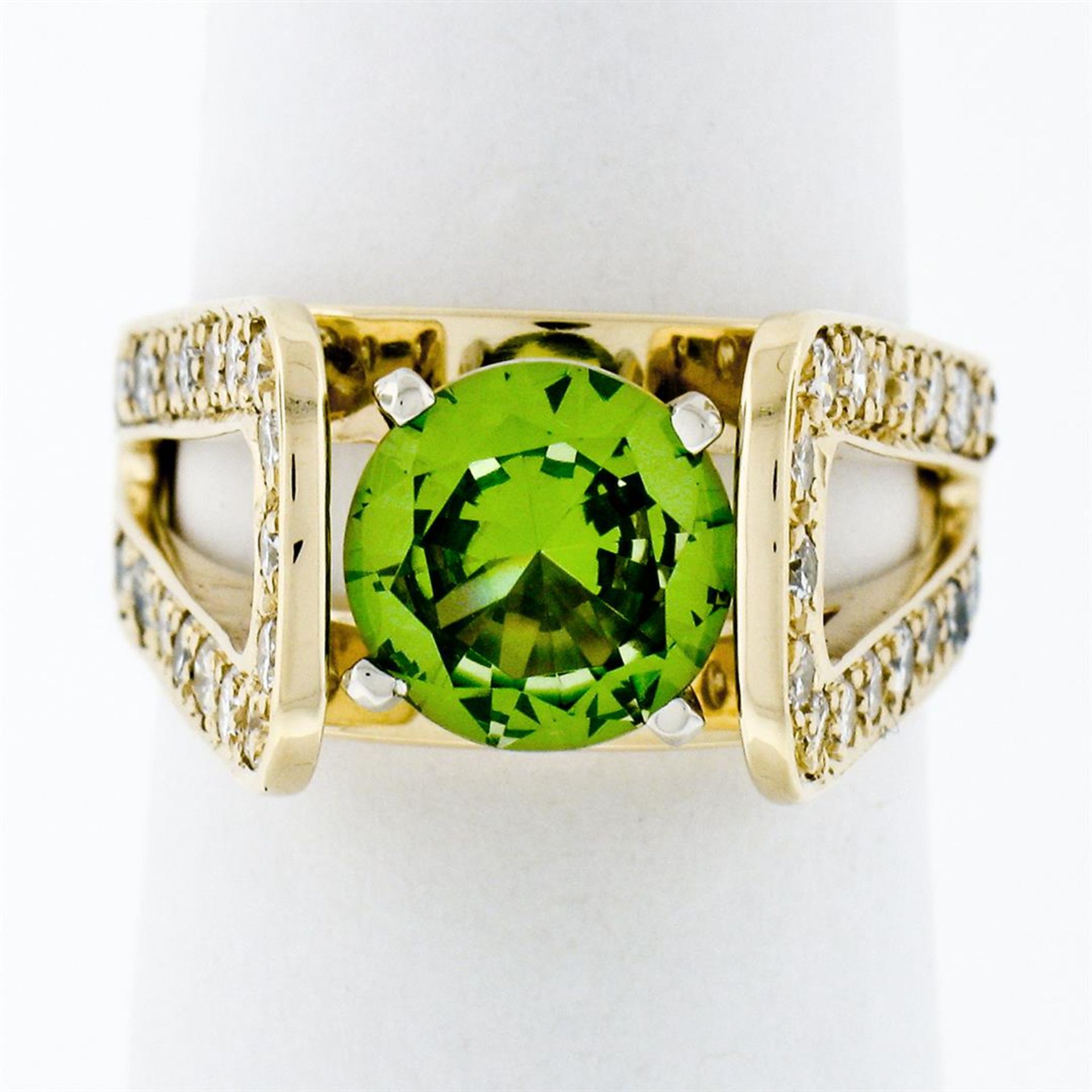 14k Yellow Gold 3.0ctw Round Peridot Solitaire & Ideal Cut Diamond Cocktail Ring - Image 4 of 9