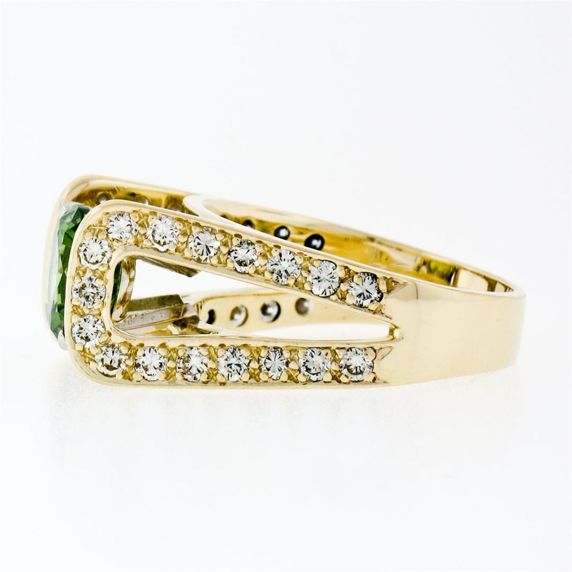 14k Yellow Gold 3.0ctw Round Peridot Solitaire & Ideal Cut Diamond Cocktail Ring - Image 7 of 9