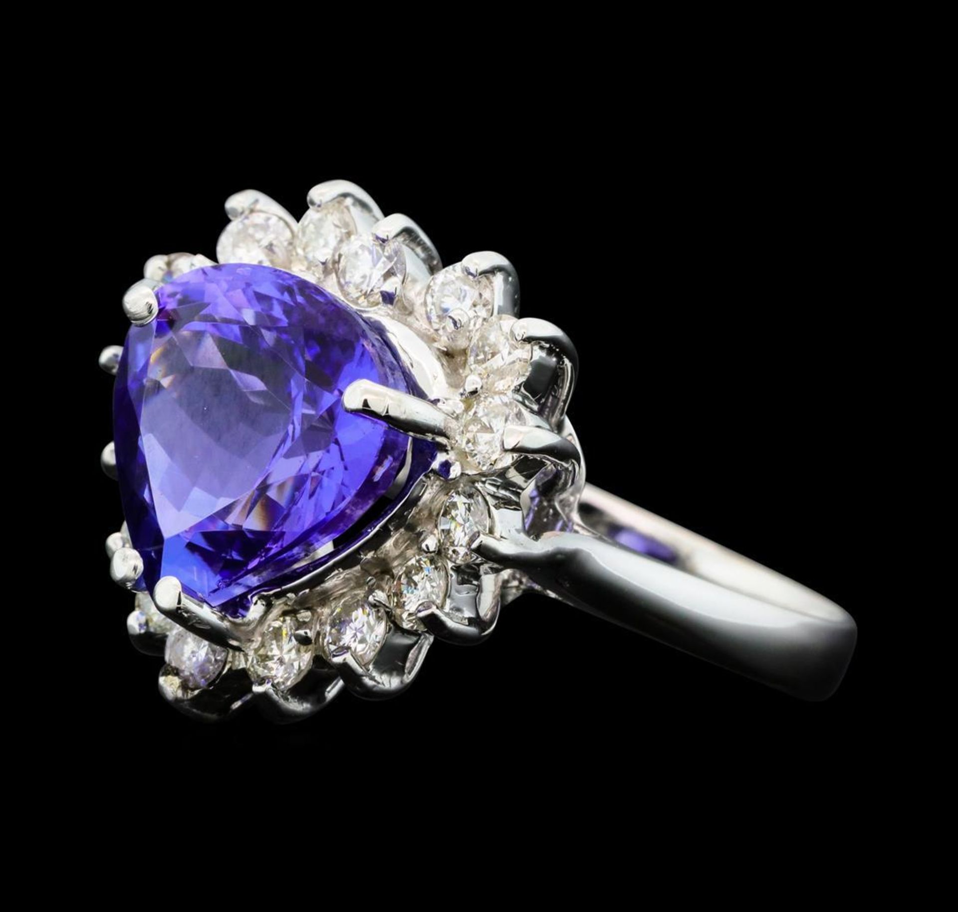 5.25 ct Tanzanite And Diamond Ring - 14KT White Gold