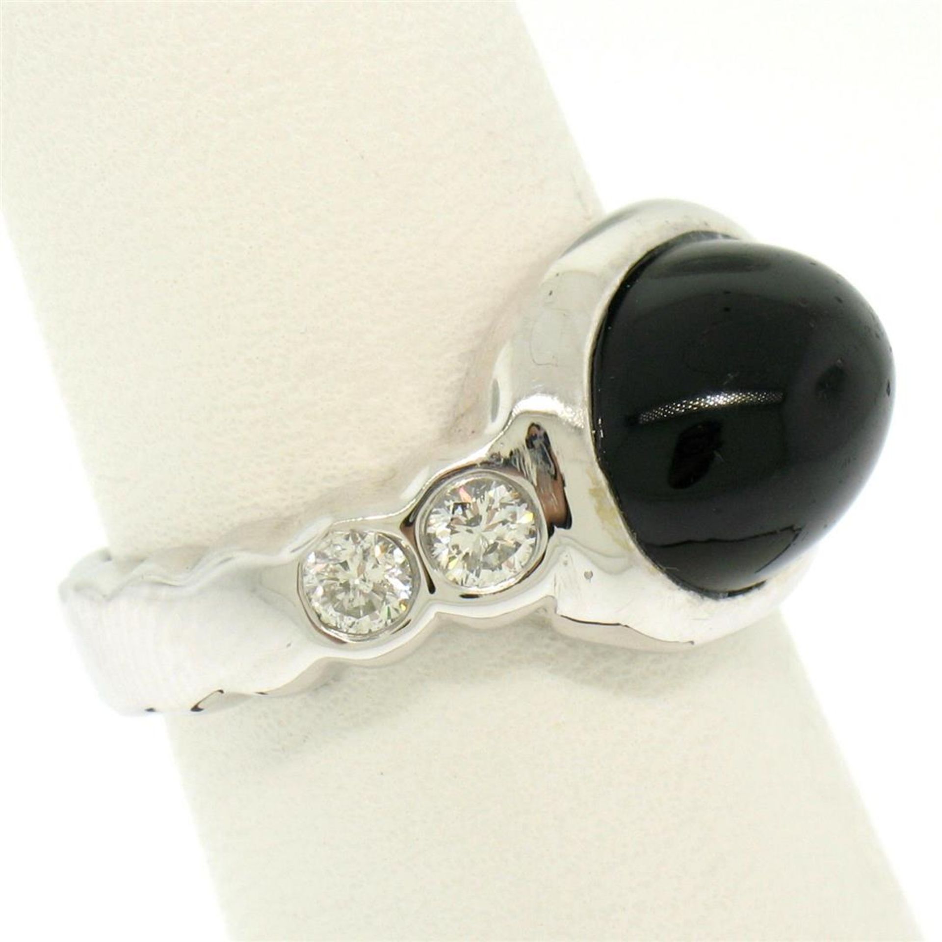 18K White Gold Oval Bezel Set Black Onyx Burnish Set Diamond Bubble Ring - Image 3 of 7