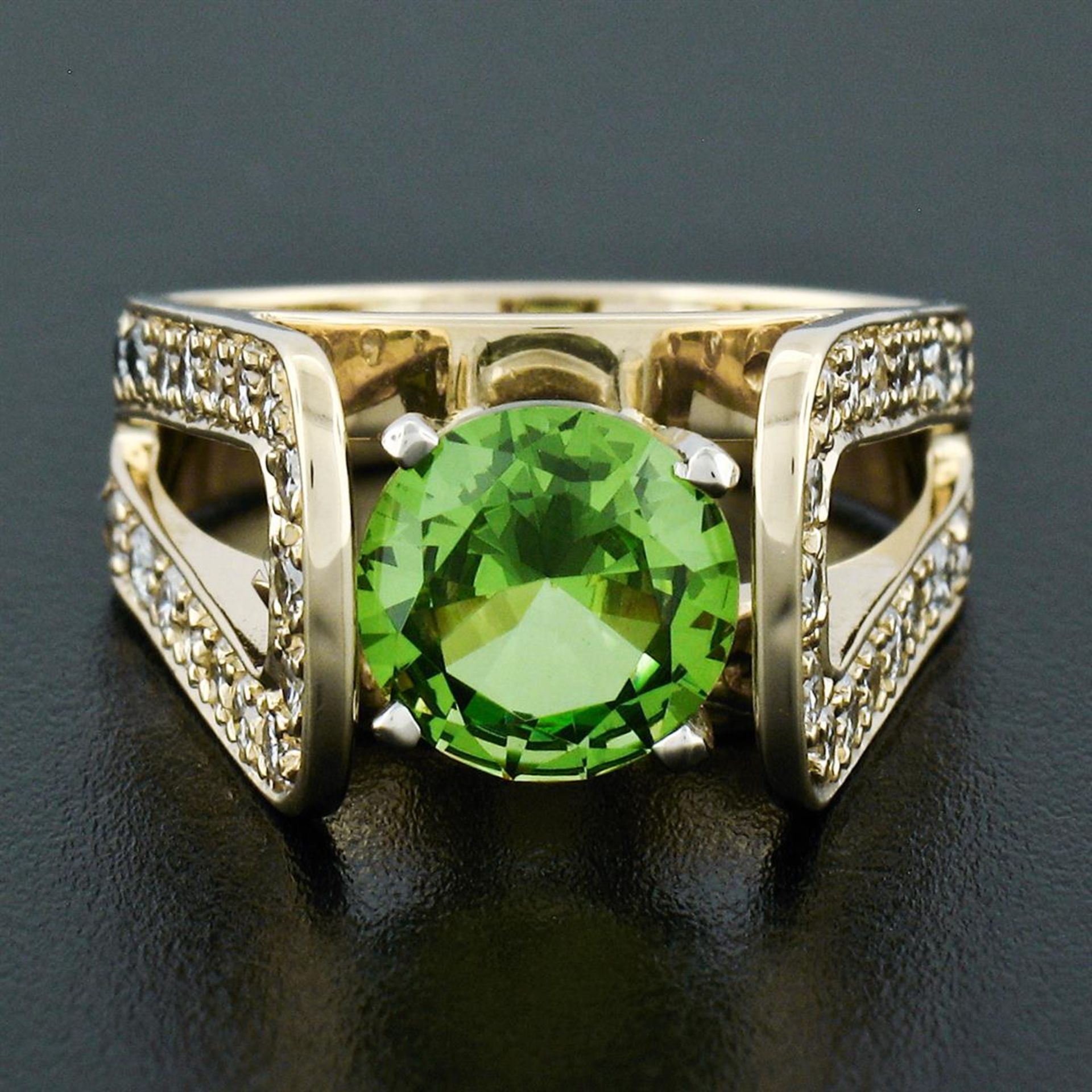 14k Yellow Gold 3.0ctw Round Peridot Solitaire & Ideal Cut Diamond Cocktail Ring - Image 2 of 9