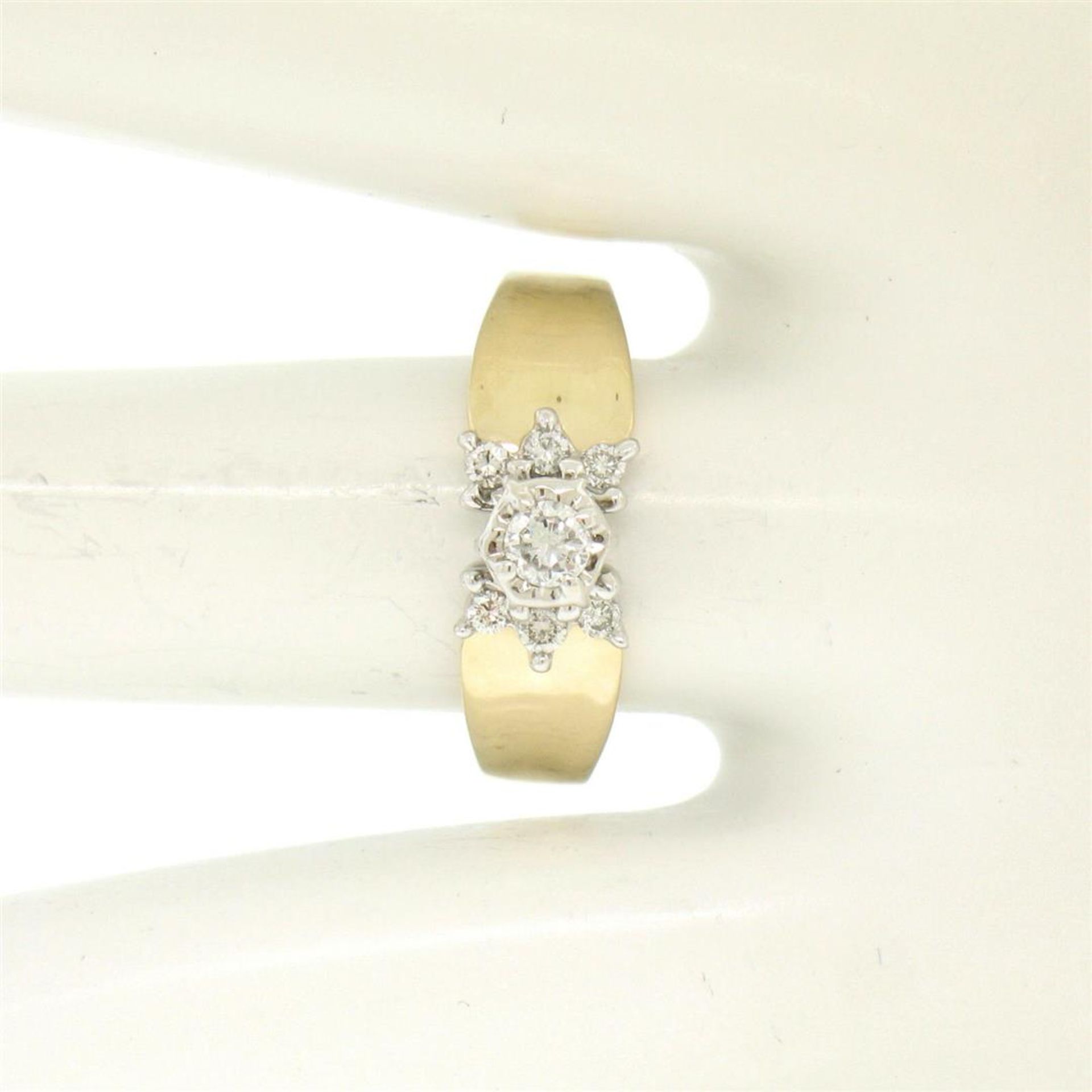 14k Two Tone Gold 0.30 ctw Illusion Set Solitaire Diamond Engagement Ring - Image 5 of 8