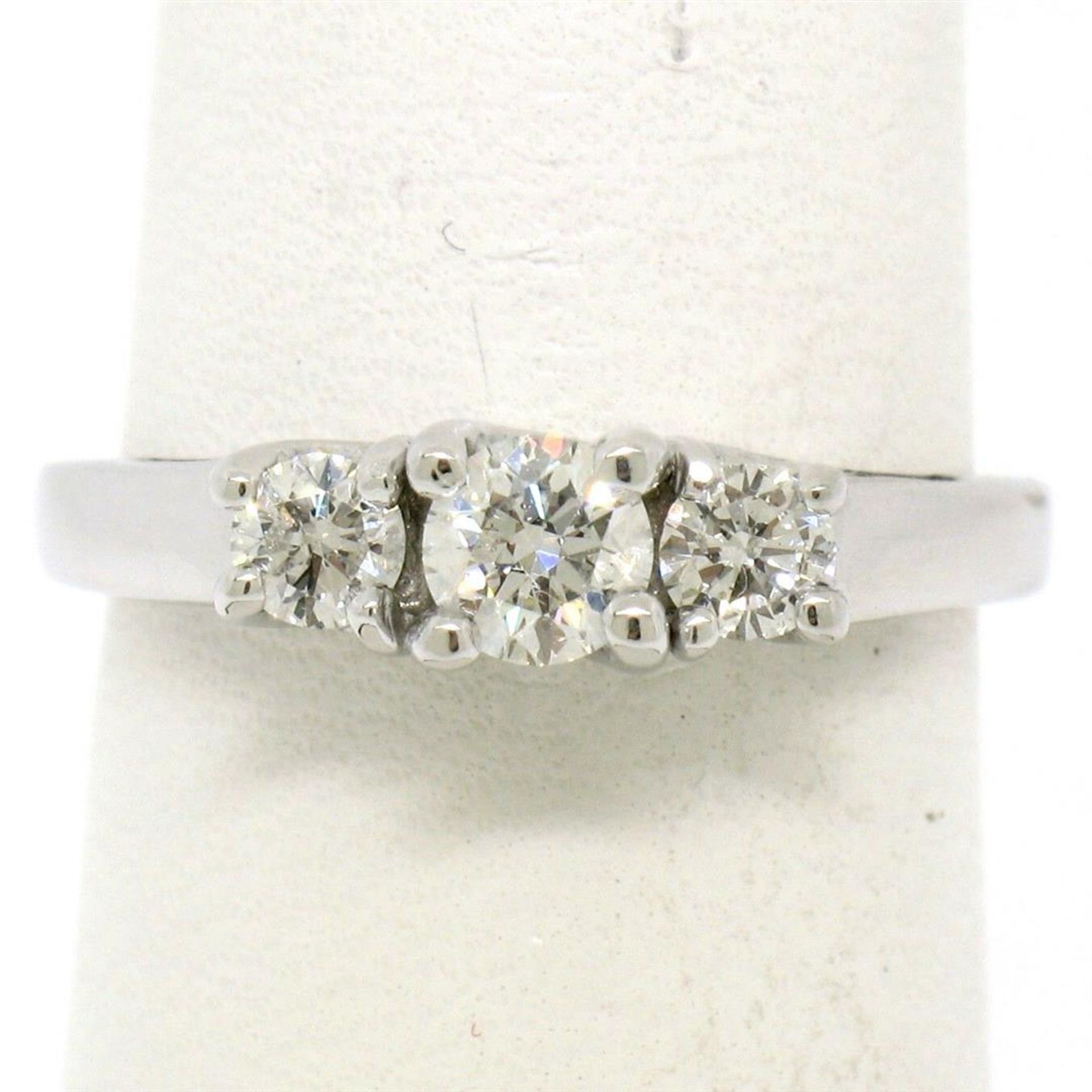Classic 14k White Gold 0.45ctw Three Stone F VS2 Round Diamond Engagement Ring - Image 4 of 9