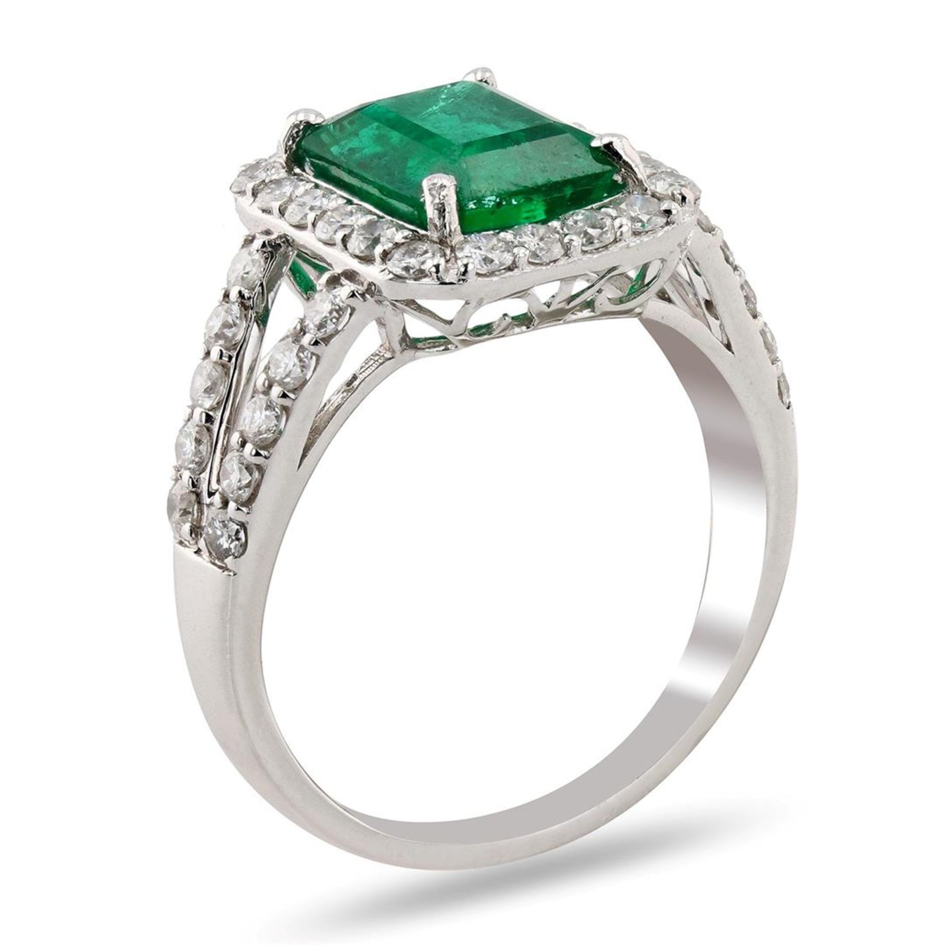 2.64ct Emerald and 0.89ctw Diamond Platinum Ring - Image 2 of 4