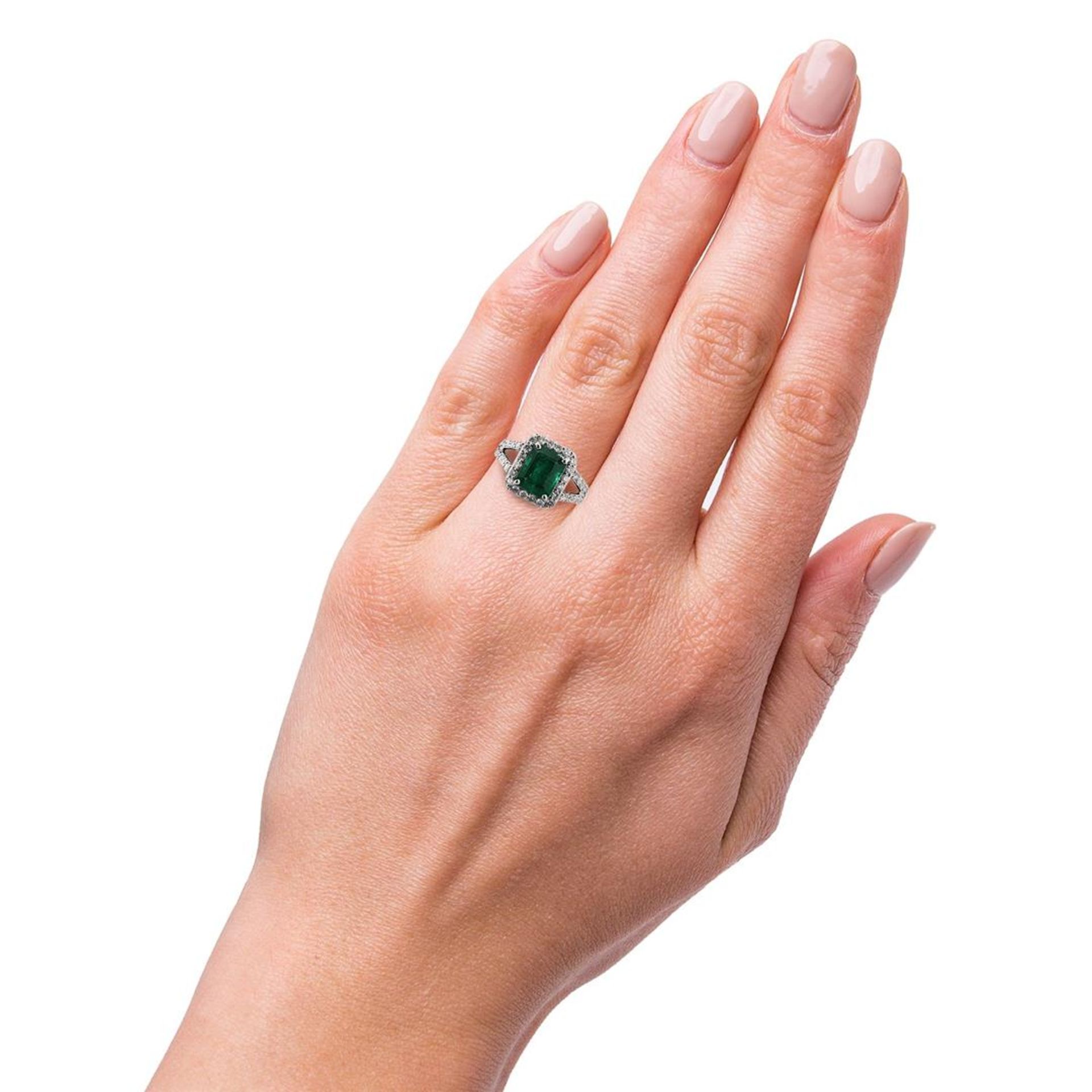 2.64ct Emerald and 0.89ctw Diamond Platinum Ring - Image 3 of 4