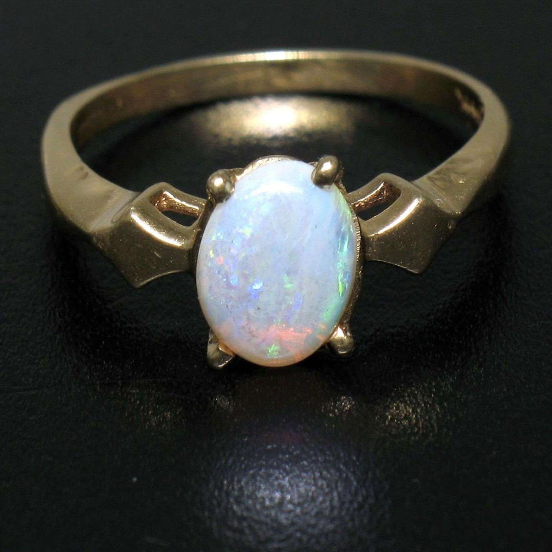 Vintage 14K Yellow Gold 0.65ct Petite Oval Cabochon Opal Solitaire Ring Size 6 - Image 7 of 9