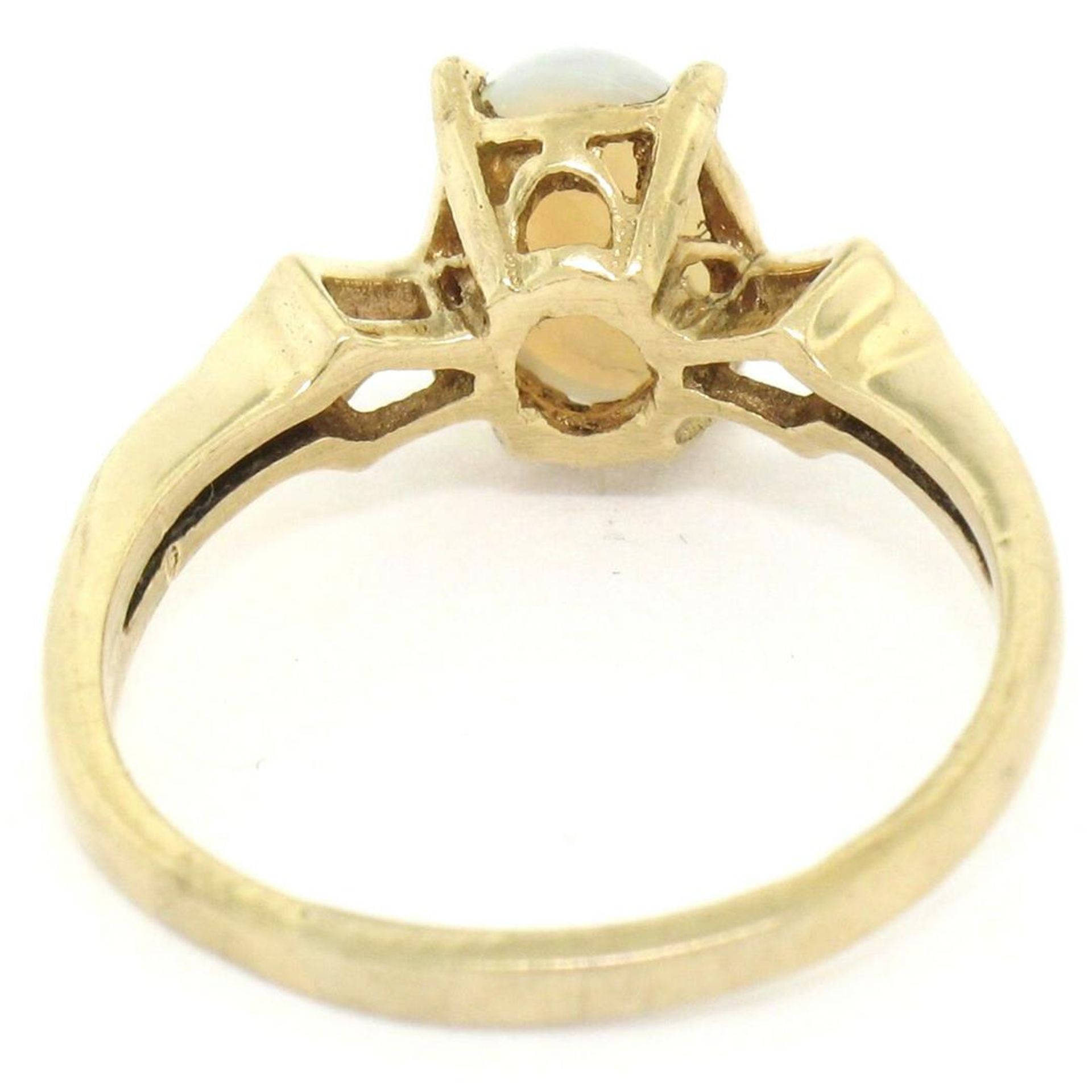 Vintage 14K Yellow Gold 0.65ct Petite Oval Cabochon Opal Solitaire Ring Size 6 - Image 5 of 9