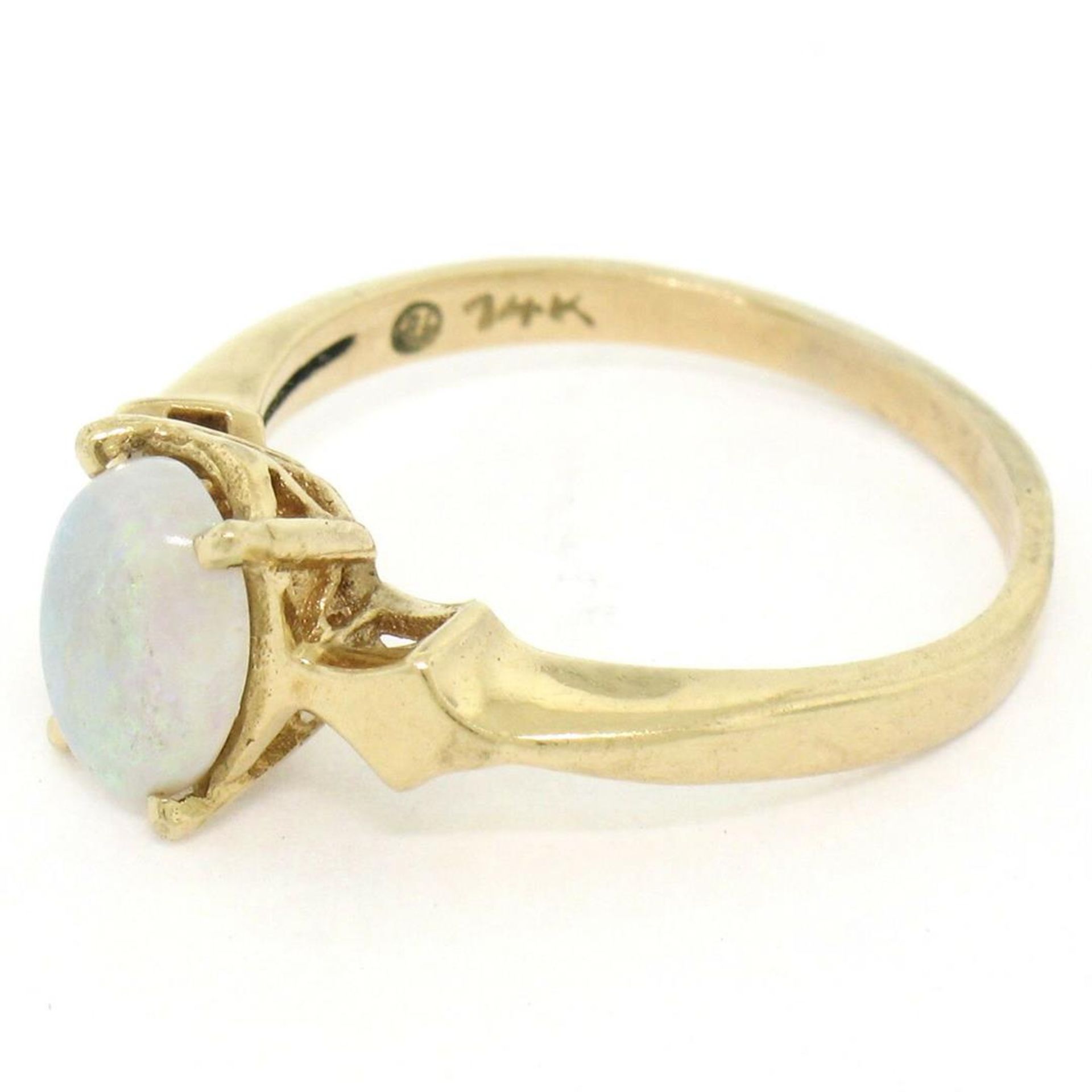 Vintage 14K Yellow Gold 0.65ct Petite Oval Cabochon Opal Solitaire Ring Size 6 - Image 3 of 9