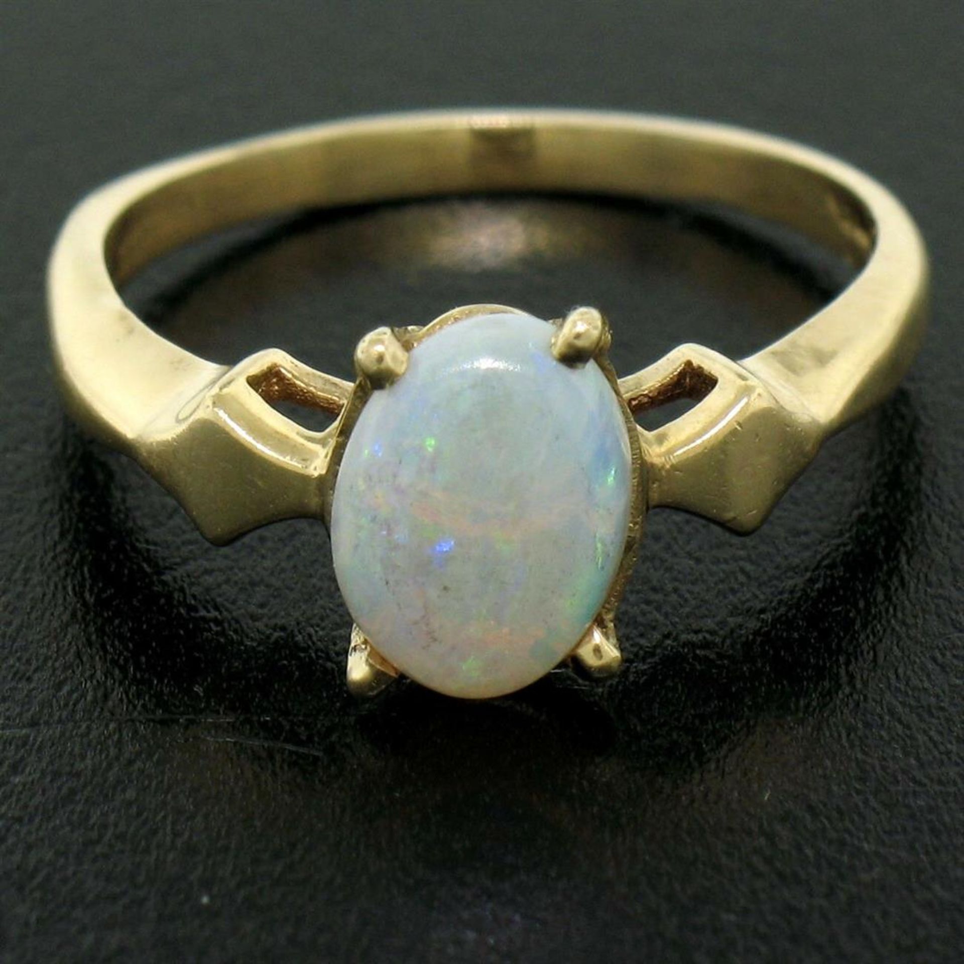 Vintage 14K Yellow Gold 0.65ct Petite Oval Cabochon Opal Solitaire Ring Size 6 - Image 8 of 9