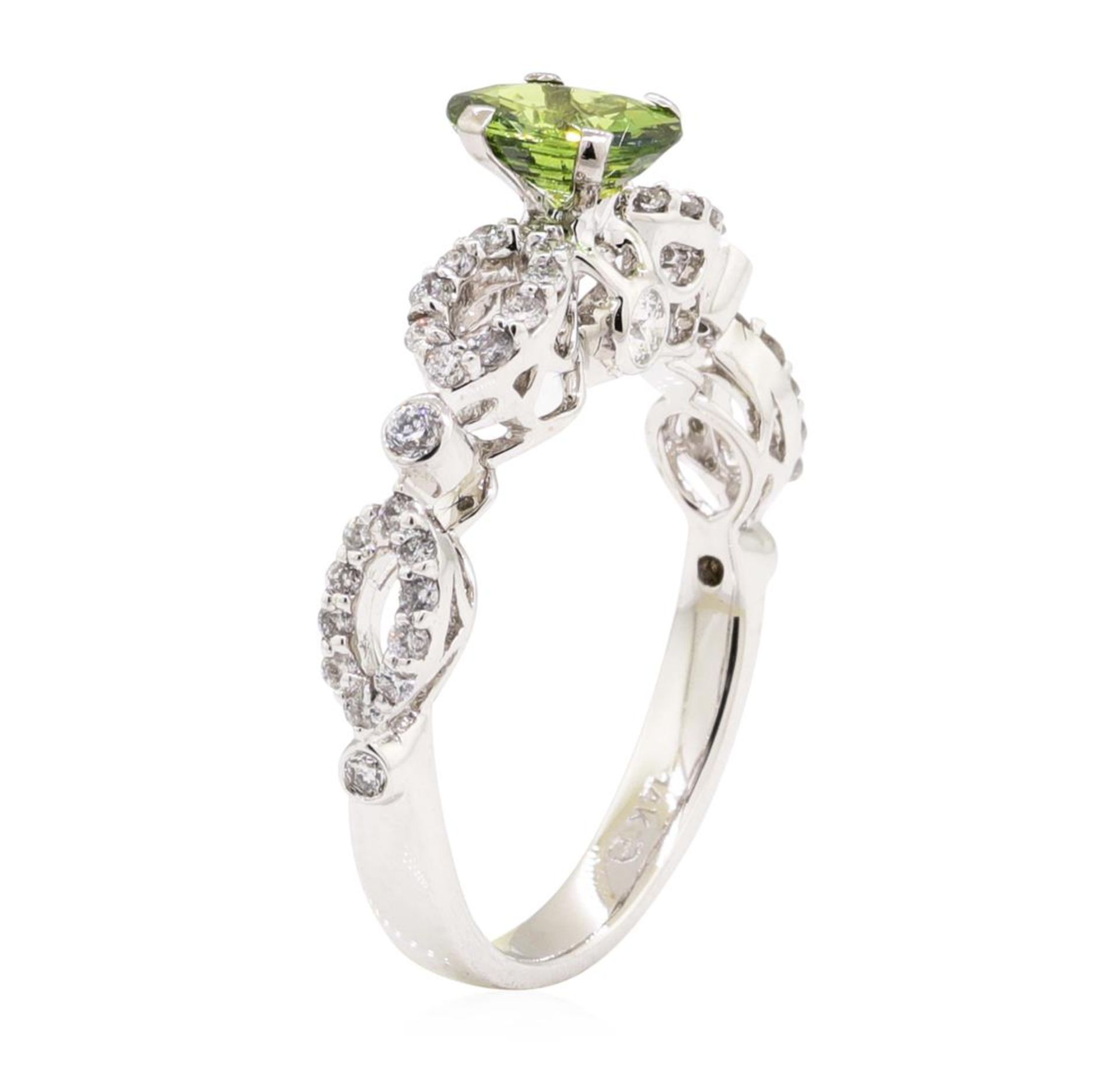 1.24 ctw Oval Mixed Demantoid Garnet And Round Brilliant Cut Diamond Ring - 14KT - Image 4 of 5