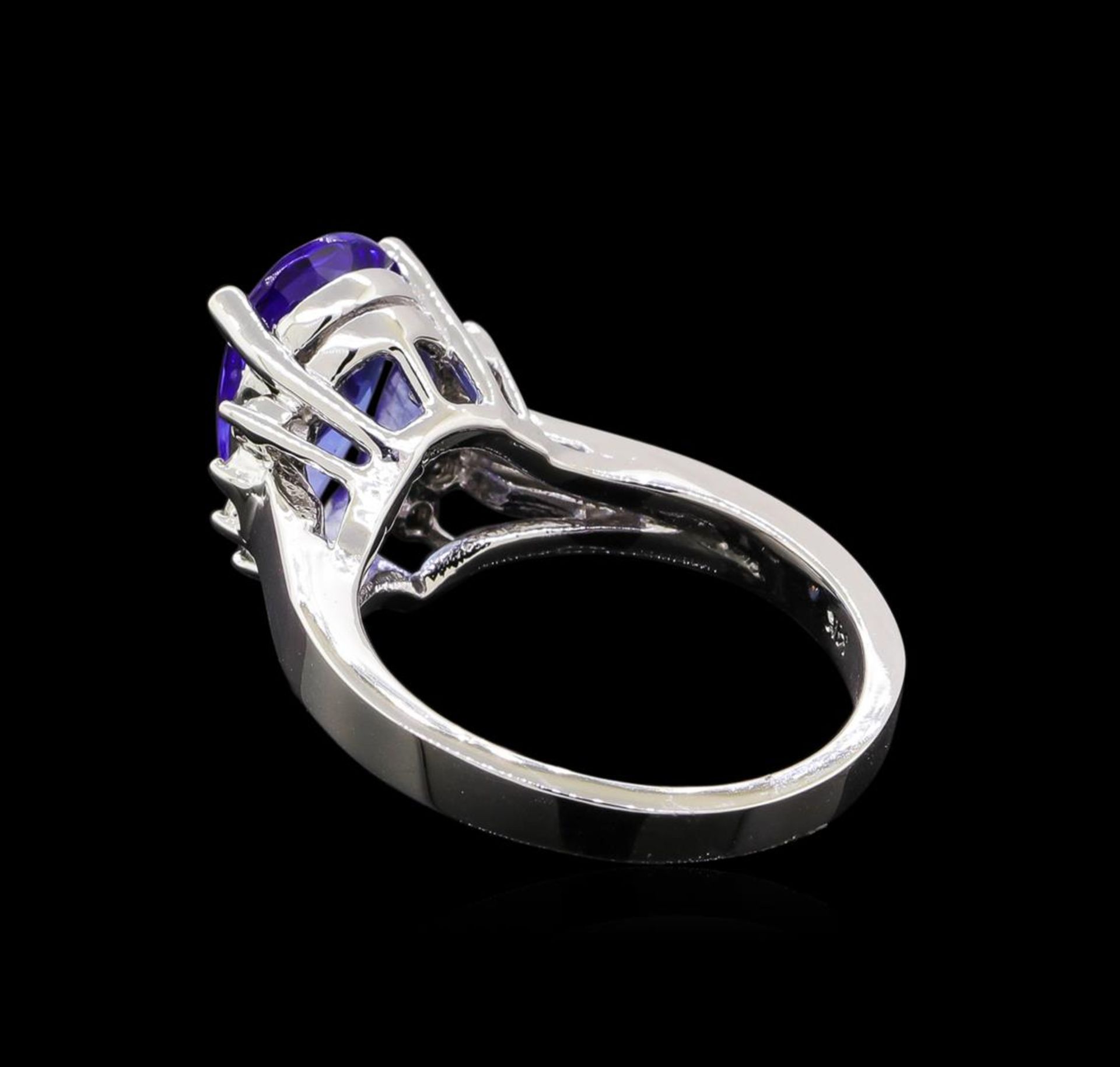 2.70 ct Tanzanite and Diamond Ring - 14KT White Gold - Image 3 of 4