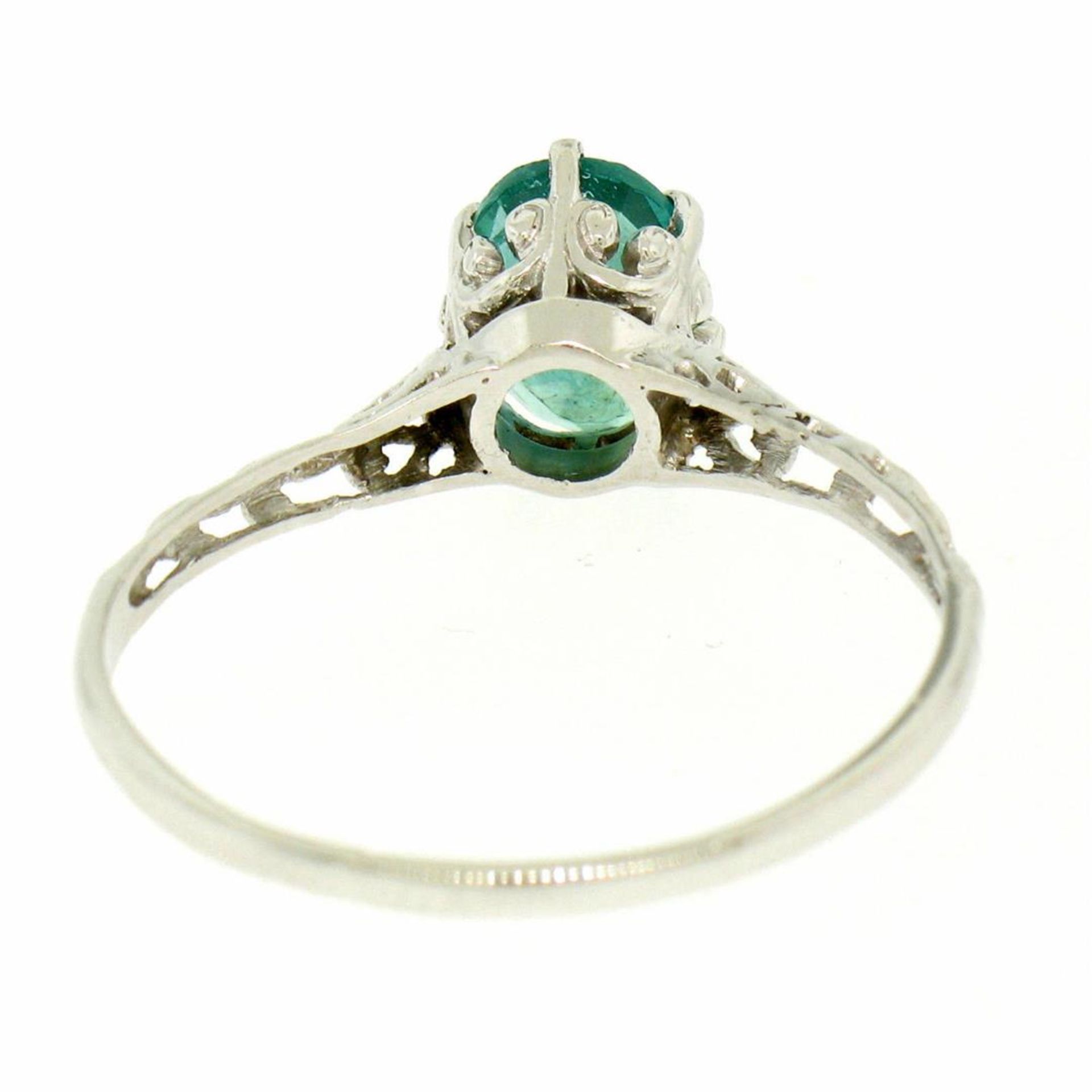 14k White Gold 1.38 ct Prong Set Oval Cut Emerald Filigree Solitaire Ring - Image 8 of 8