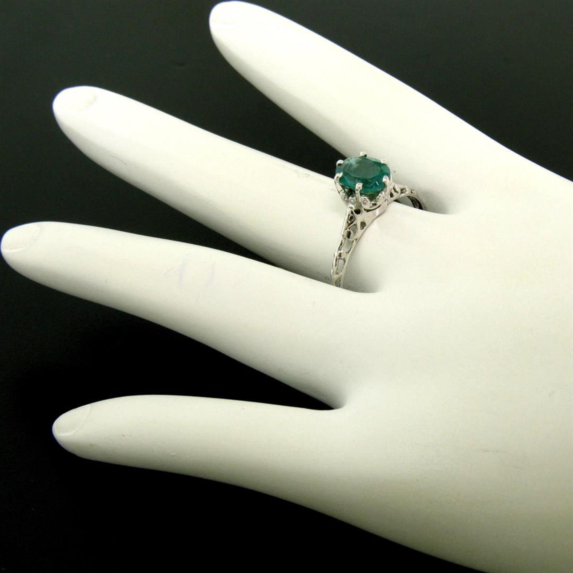 14k White Gold 1.38 ct Prong Set Oval Cut Emerald Filigree Solitaire Ring - Image 3 of 8