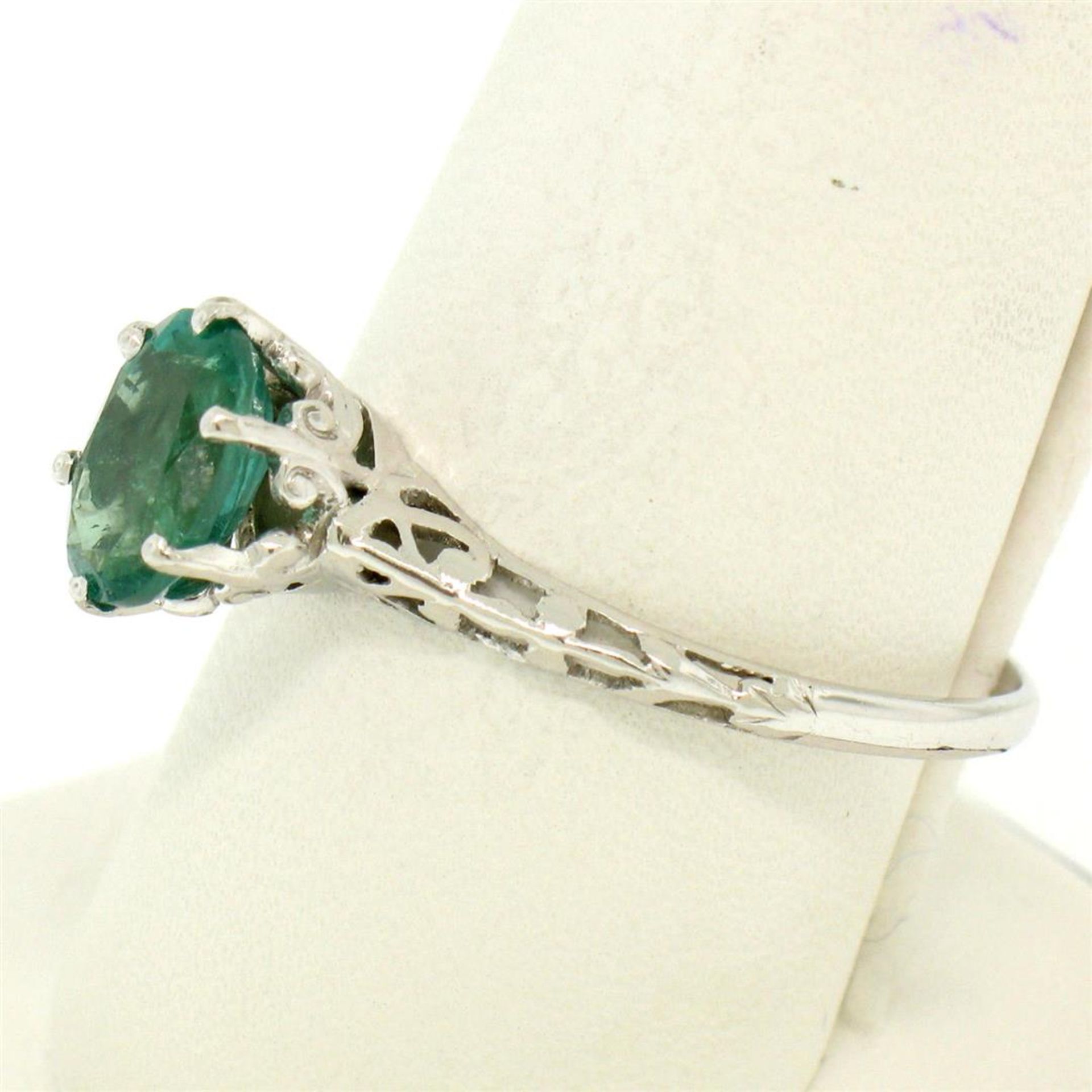 14k White Gold 1.38 ct Prong Set Oval Cut Emerald Filigree Solitaire Ring - Image 6 of 8