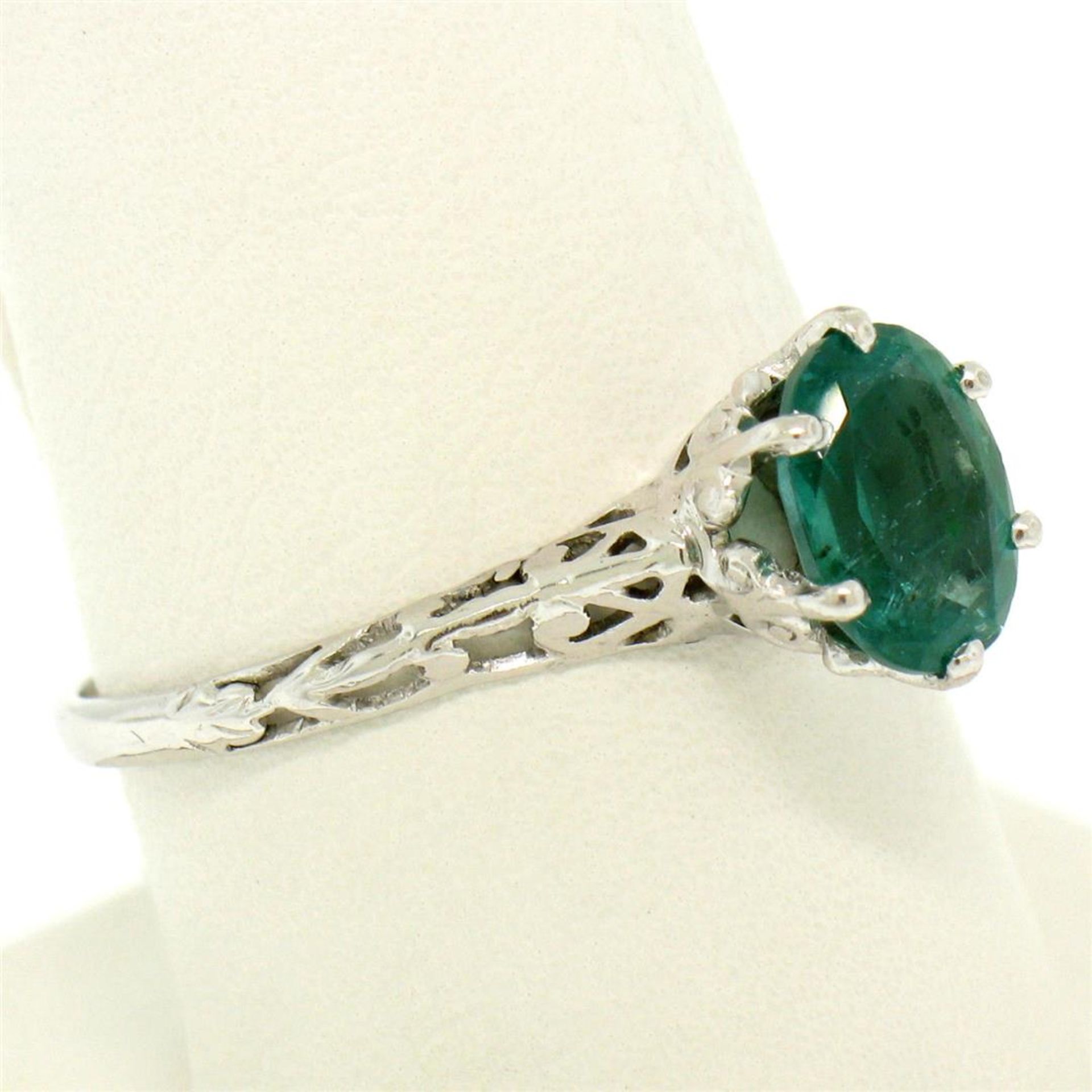 14k White Gold 1.38 ct Prong Set Oval Cut Emerald Filigree Solitaire Ring - Image 7 of 8