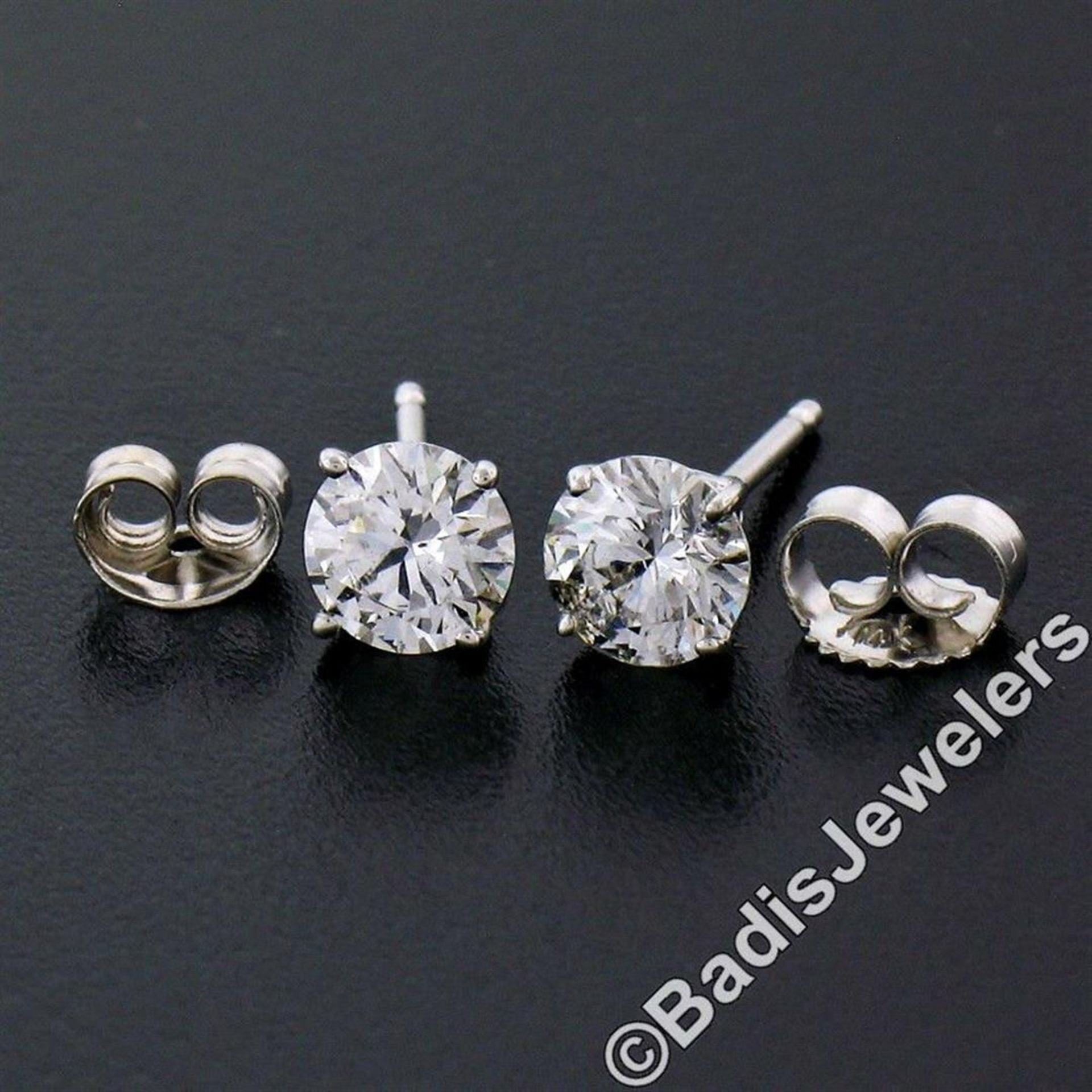 New Classic 14kt White Gold 0.75ctw Round Brilliant Diamond Stud Earrings