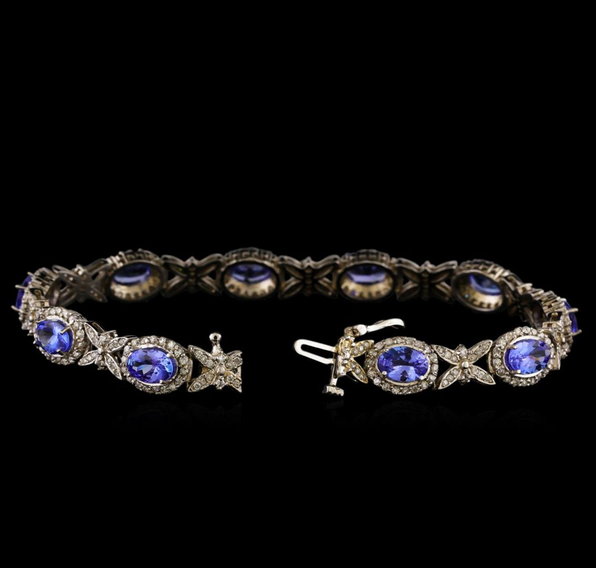 14KT White Gold 7.90 ctw Tanzanite and Diamond Bracelet - Image 3 of 4