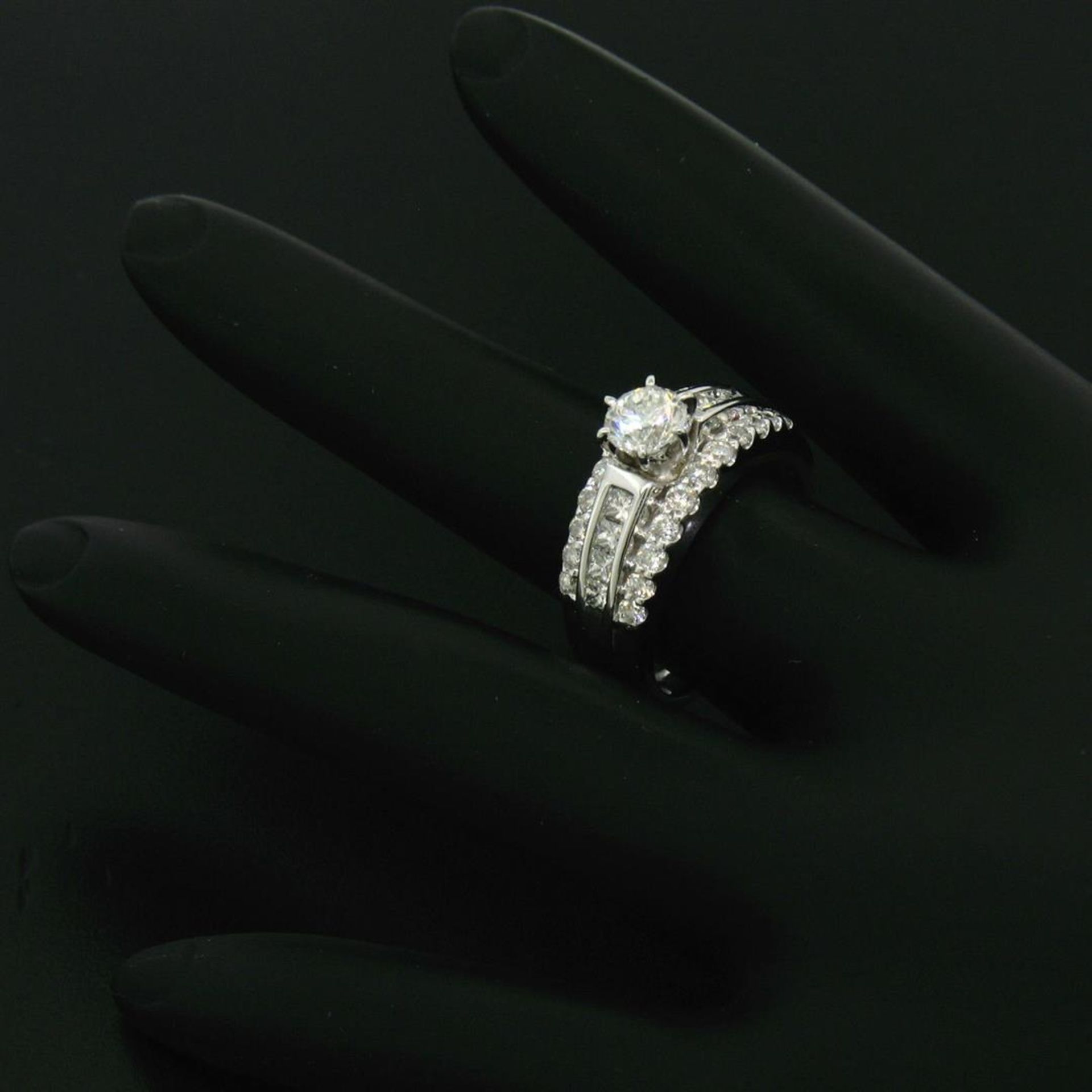 14K White Gold 1.39ctw Prong Round & Channel Princess Diamond Engagement Ring - Image 8 of 9