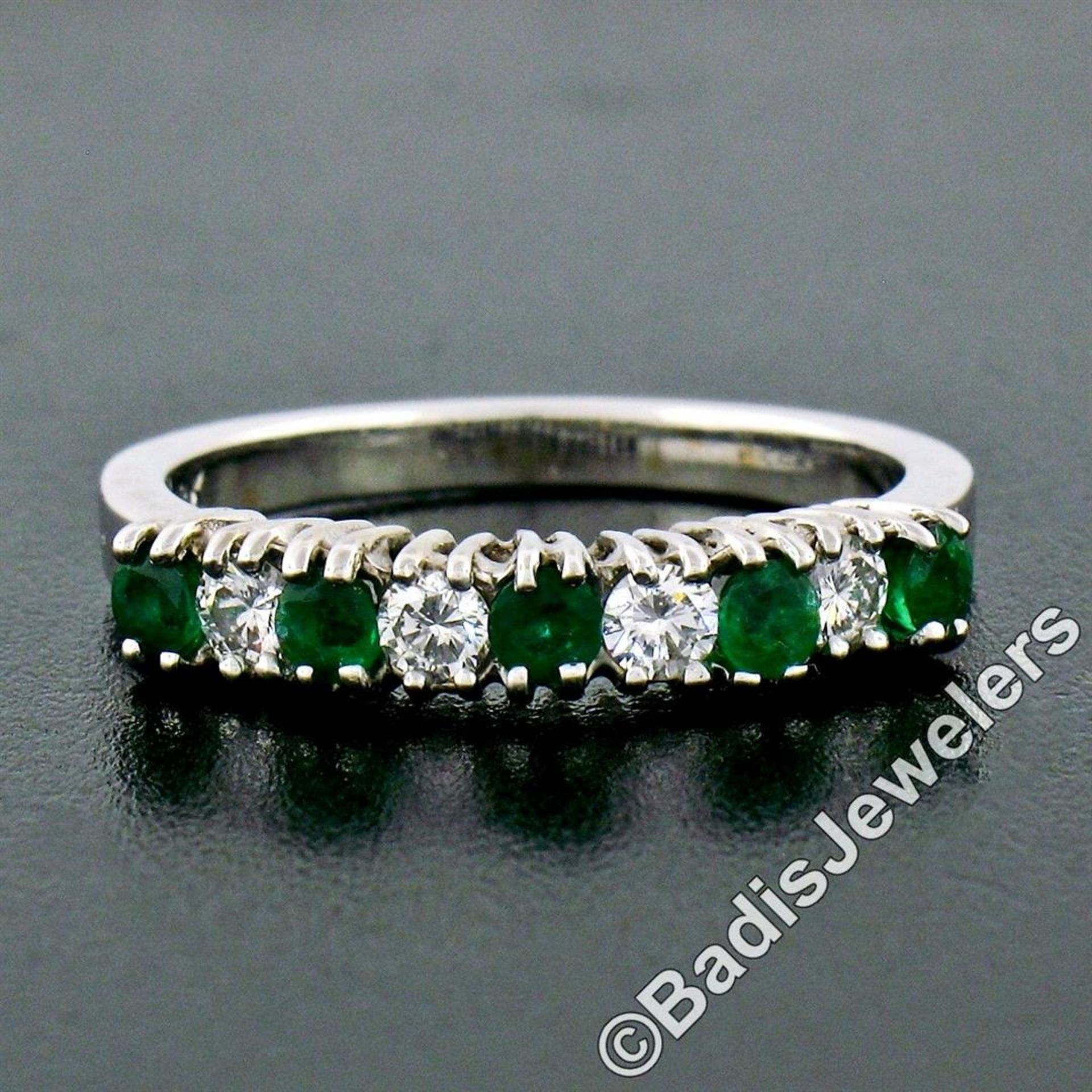 18kt White Gold 1.36ctw Alternating Round Diamond & Emerald Wedding Band Ring - Image 2 of 9