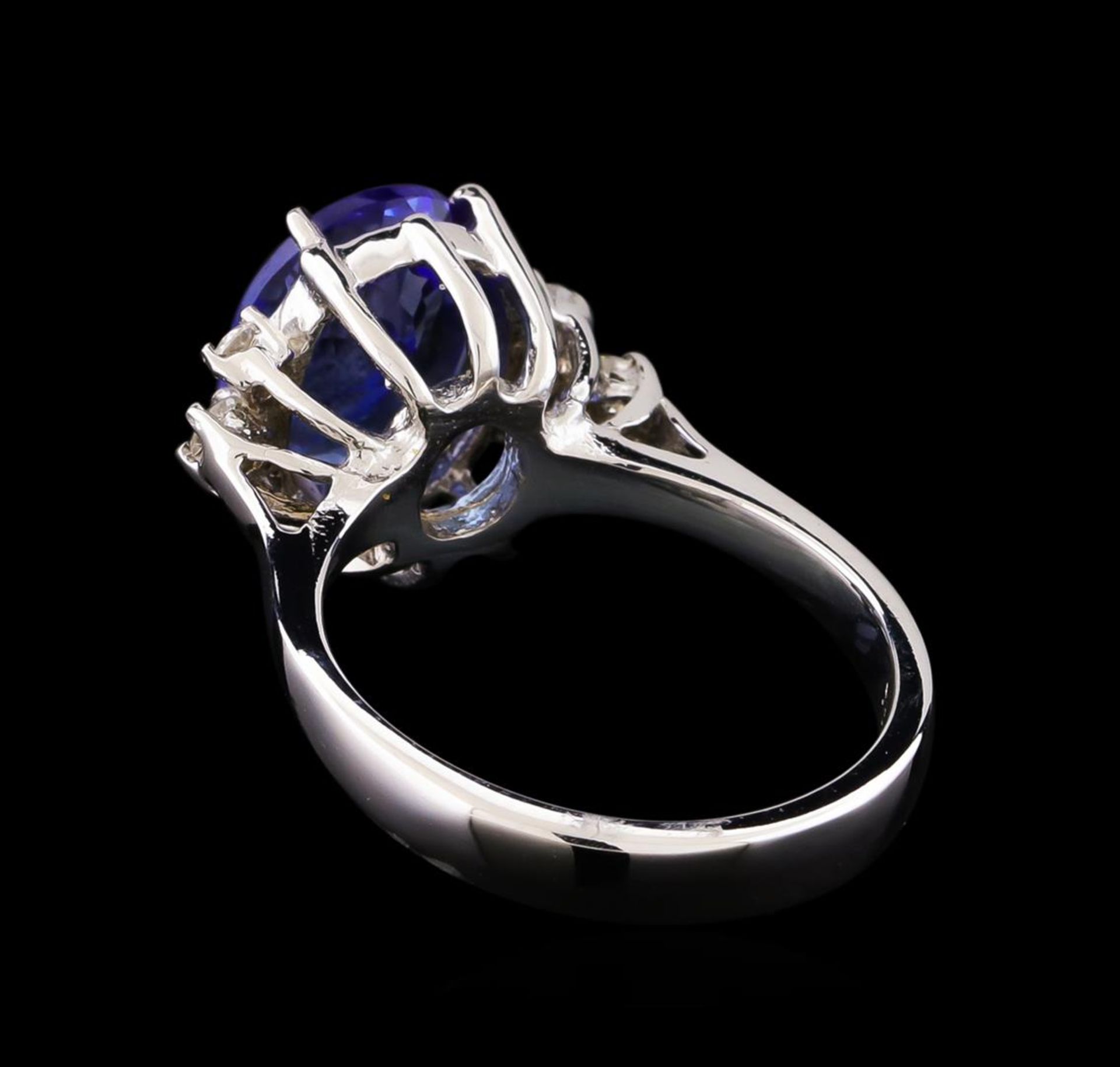 3.05ct Tanzanite and Diamond Ring - 14KT White Gold - Image 3 of 5