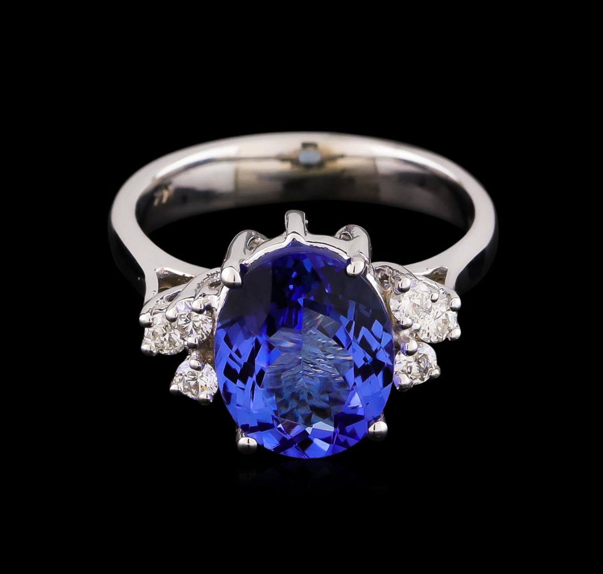 3.05ct Tanzanite and Diamond Ring - 14KT White Gold - Image 2 of 5