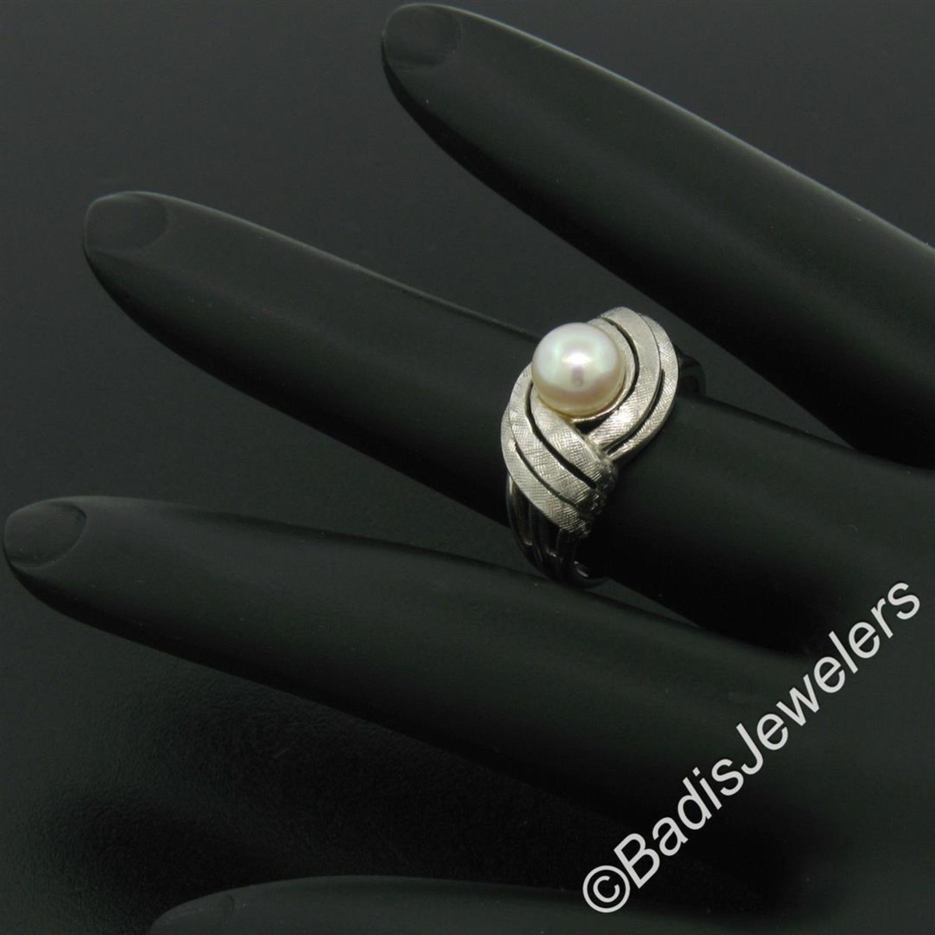 Vintage 14kt White Gold 6.3mm Round Pearl Solitaire Florentine Finished Open Swi - Image 4 of 6