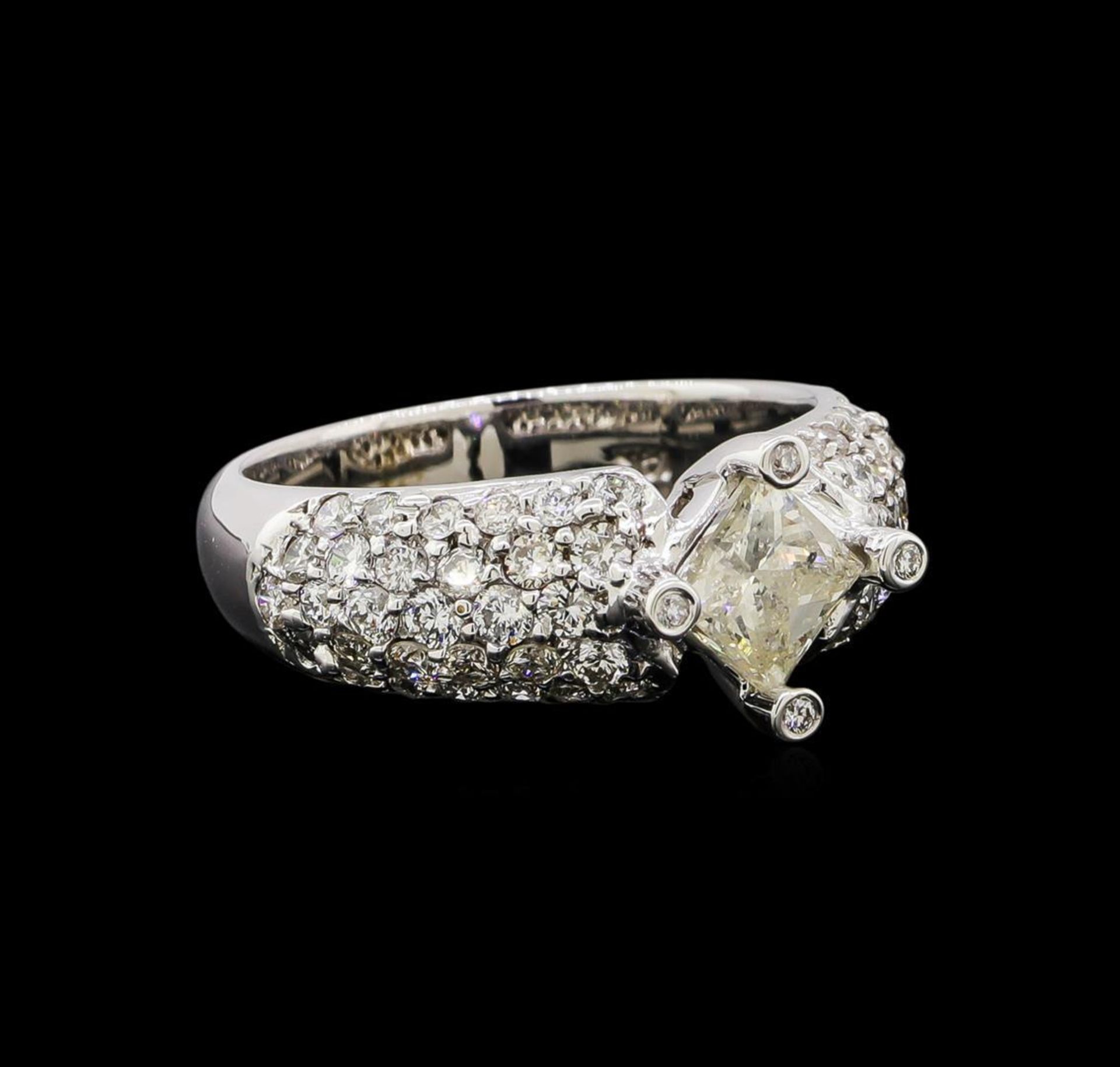 14KT White Gold 1.93ctw Diamond Ring