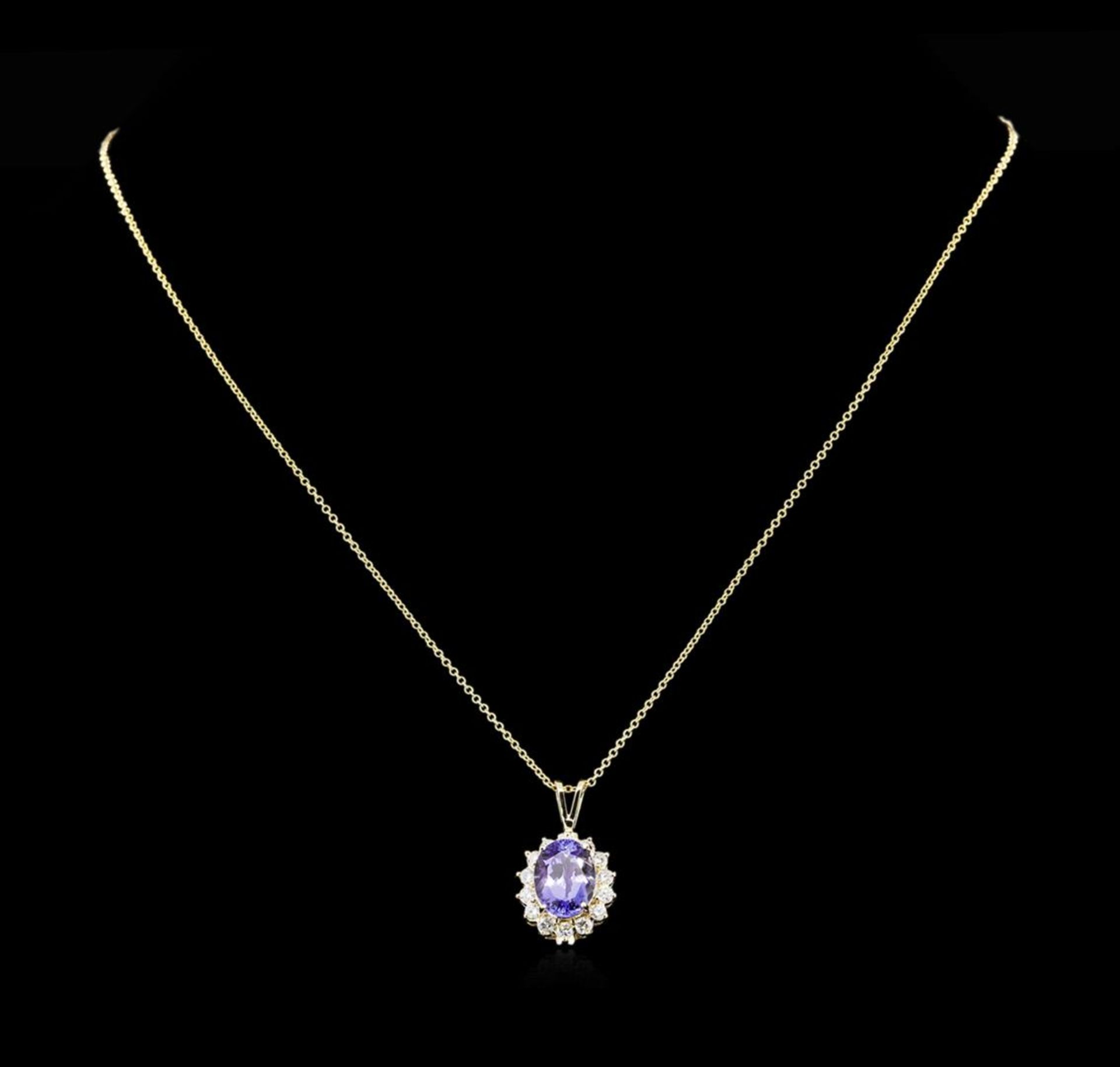 3.88 ctw Tanzanite and Diamond Pendant With Chain - 14KT Yellow Gold - Image 2 of 2