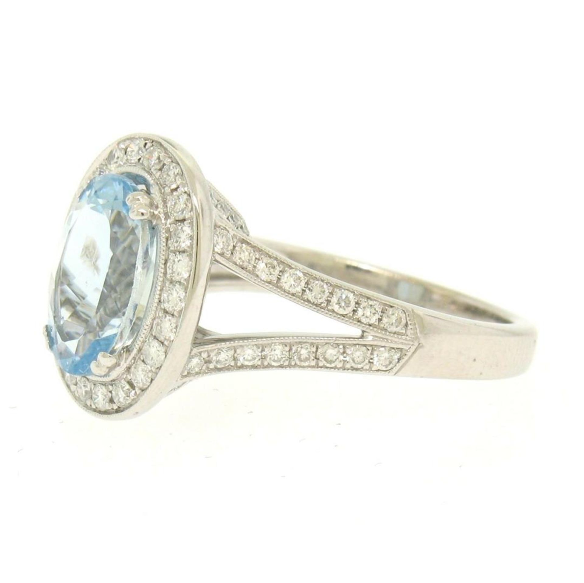 Modern 18K White Gold 3.07ct Oval Aquamarine Diamond Sylvie Split Shank Ring - Image 3 of 9