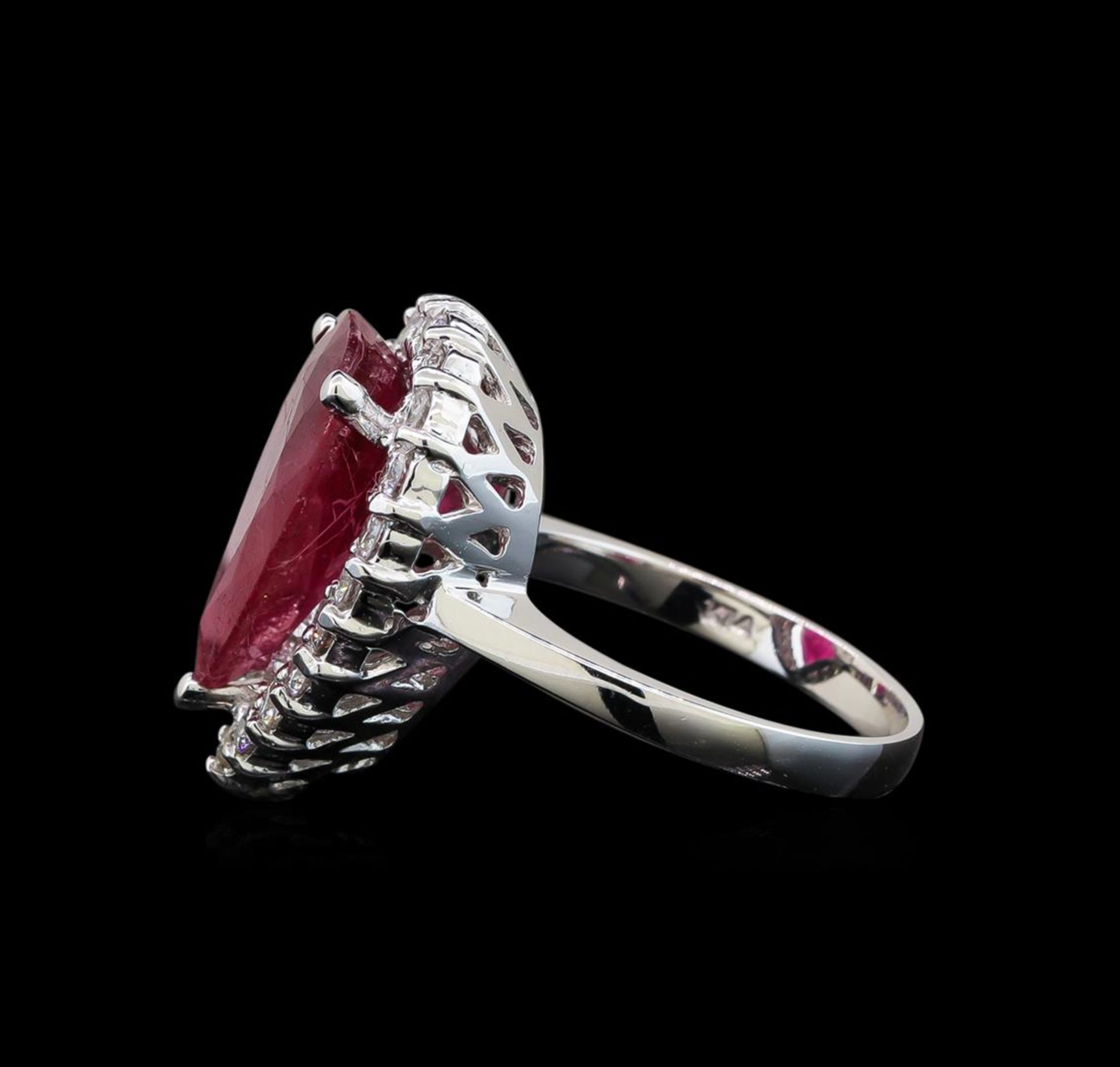 14KT White Gold 5.88ct Ruby and Diamond Ring - Image 3 of 5