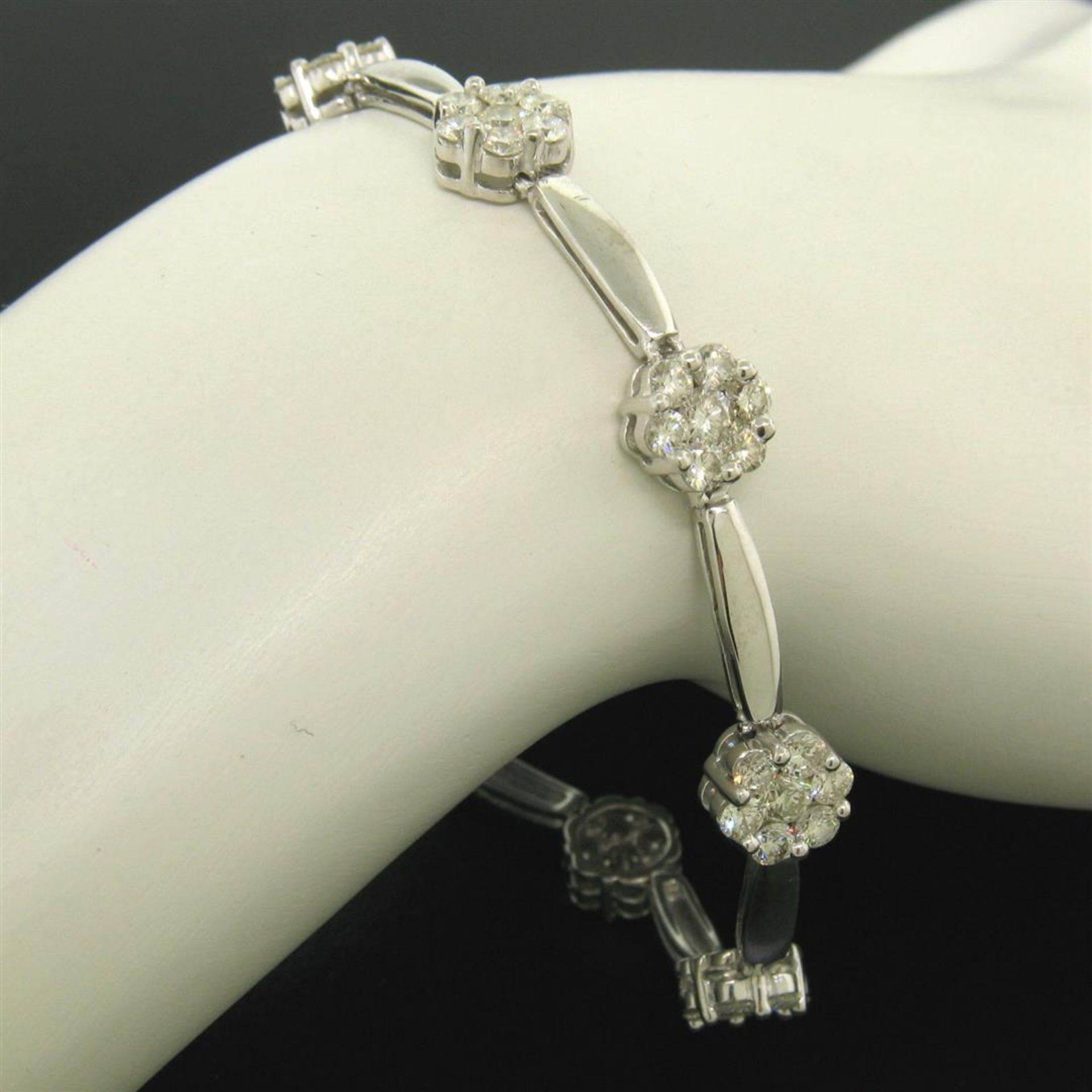 14K White Gold 7" 4.65ctw Round Diamond Flower Cluster Bar Link Tennis Bracelet - Image 3 of 7